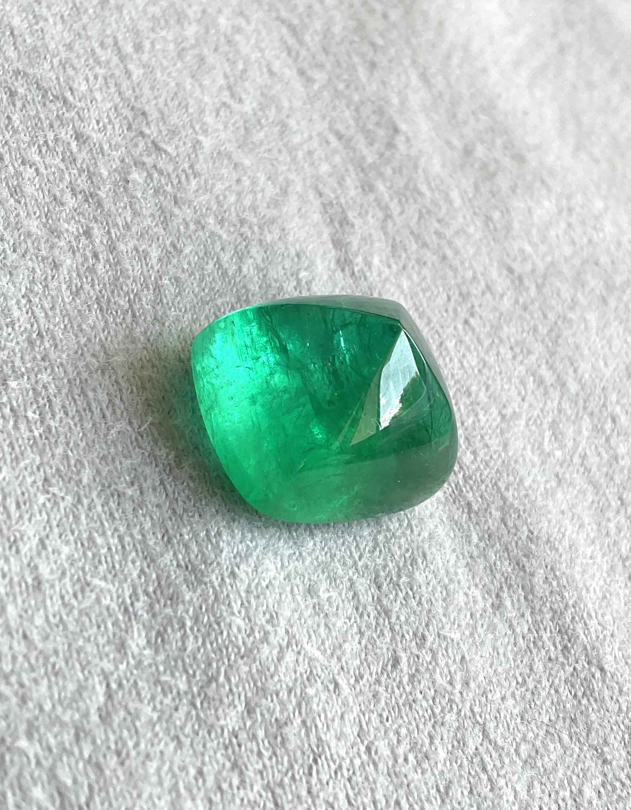 Certified 25.38 Cts Zambian Emerald Sugarloaf Cabochon Top Quality Natural Gem In New Condition For Sale In Jaipur, RJ