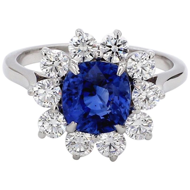 Certified 2.55 Carat No Heat Blue Sapphire Diamond 18 Karat Gold Ring For Sale