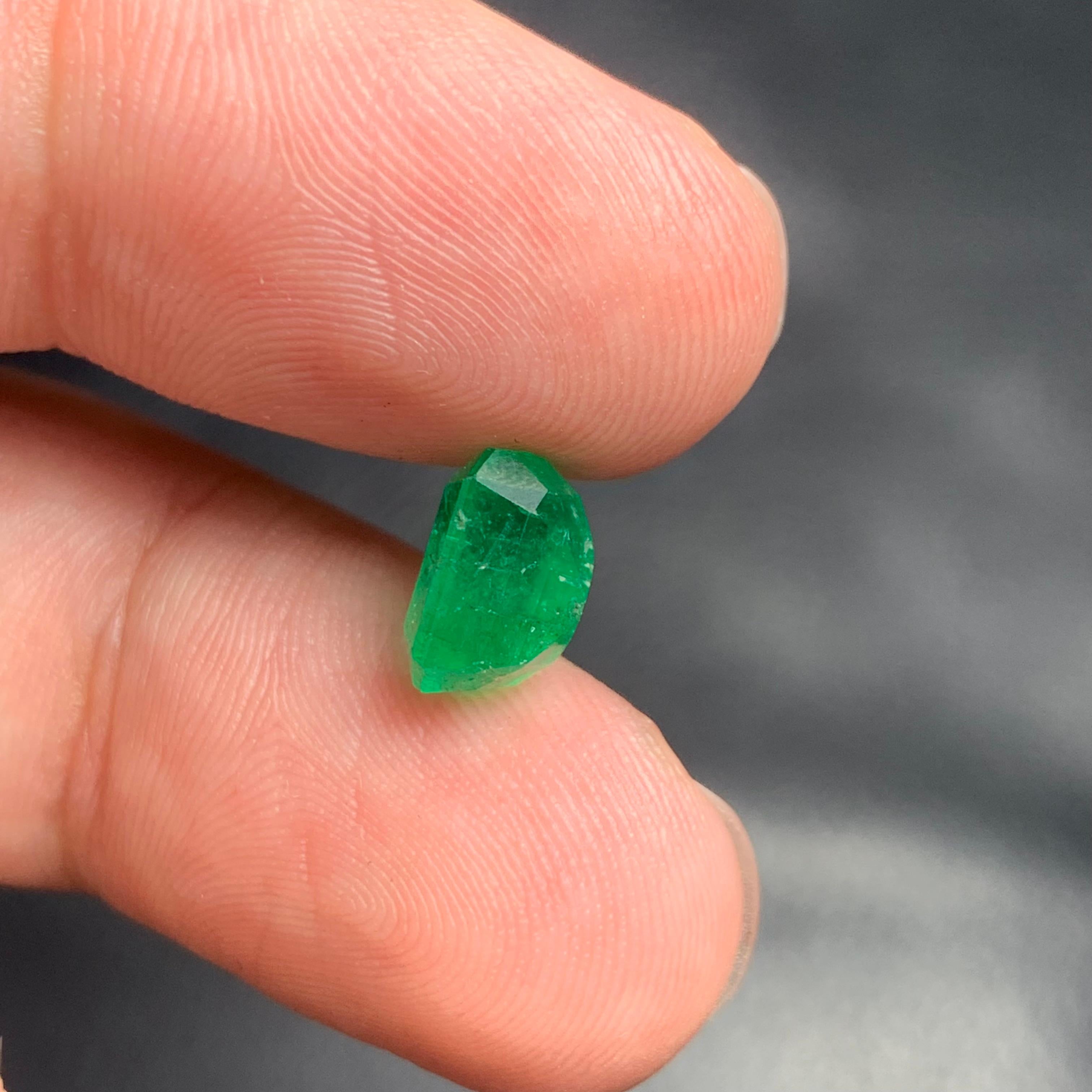 Zertifizierter 2,56 Karat natürlicher loser Smaragd-Edelstein aus Panjshir, Afghanistan im Angebot 1