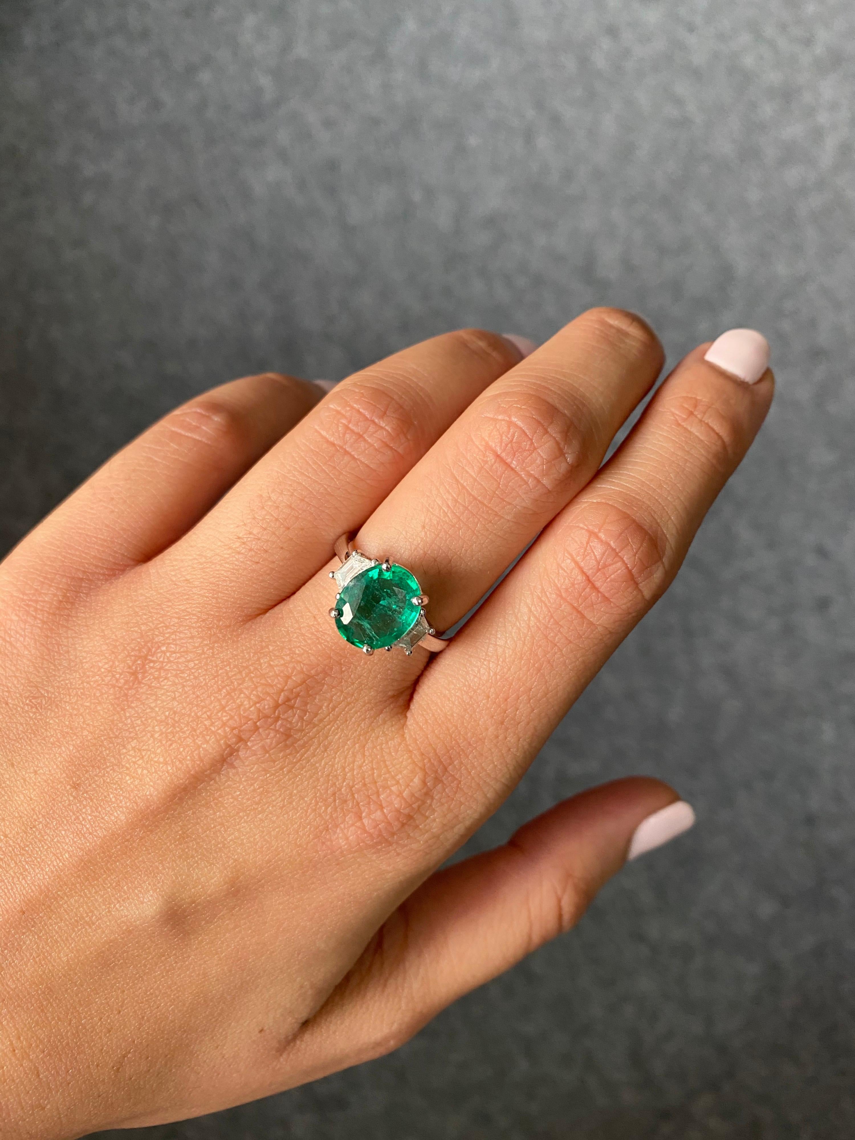Certified 2.56 Carat Oval Shape Emerald and Diamond Three-Stone Engagement Ring In New Condition For Sale In Bangkok, Thailand