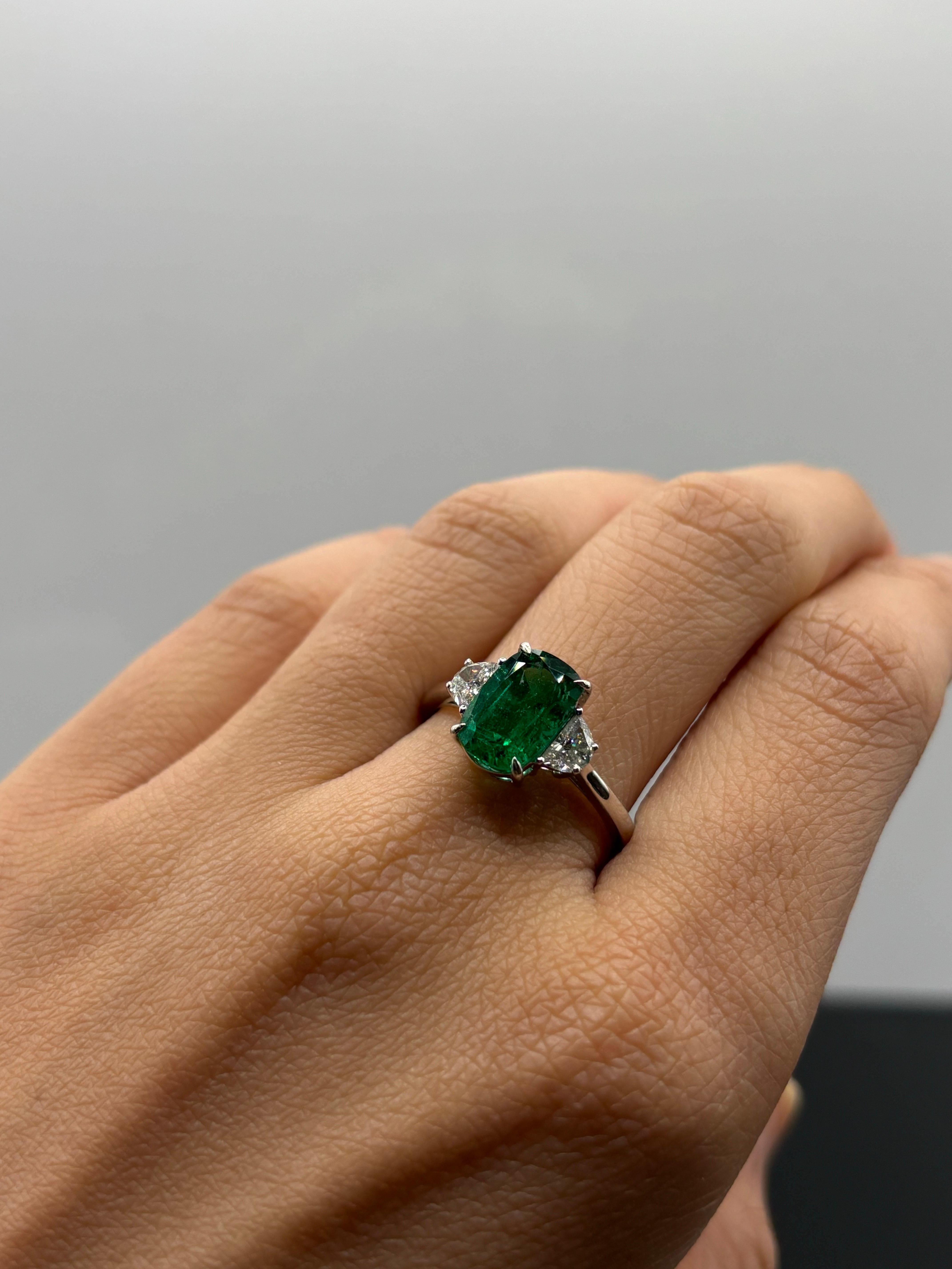 Modern Certified 2.56 Oval Shaped Emerald and Diamond Three Stone Engagement Ring For Sale