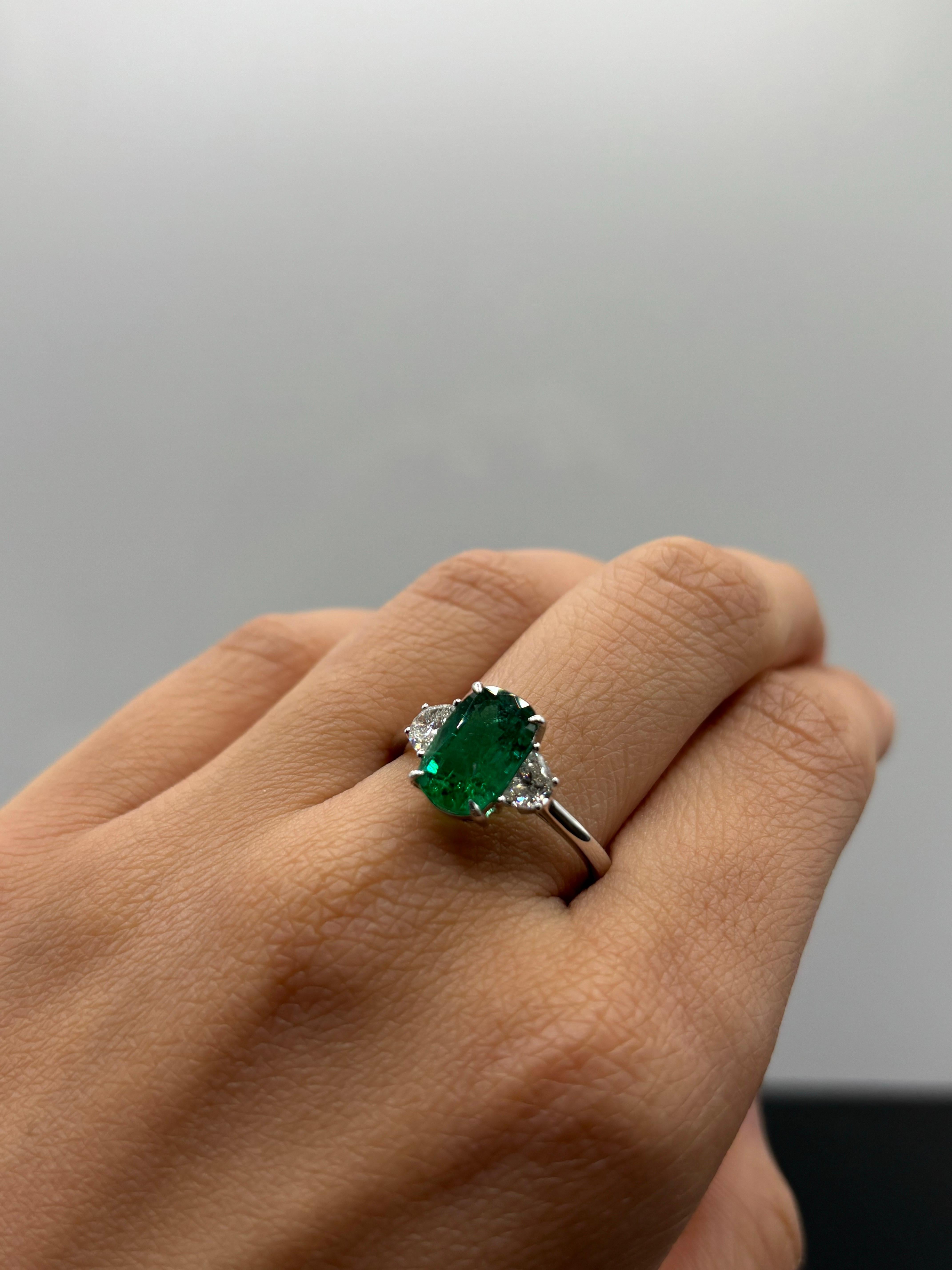 Women's or Men's Certified 2.56 Oval Shaped Emerald and Diamond Three Stone Engagement Ring For Sale