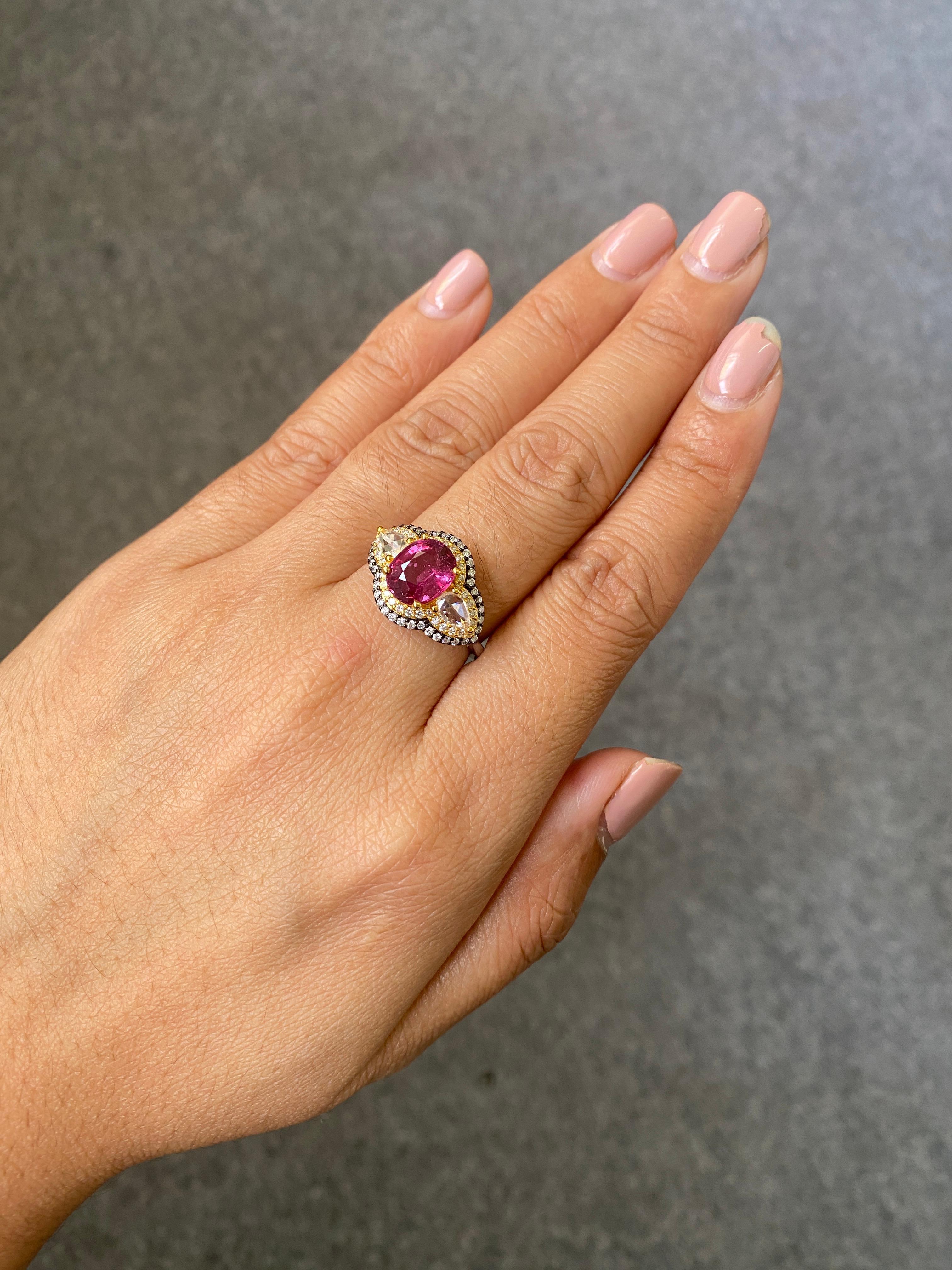 Anello di fidanzamento a tre pietre con rubino e diamante certificato da 2.59 carati in vendita 5