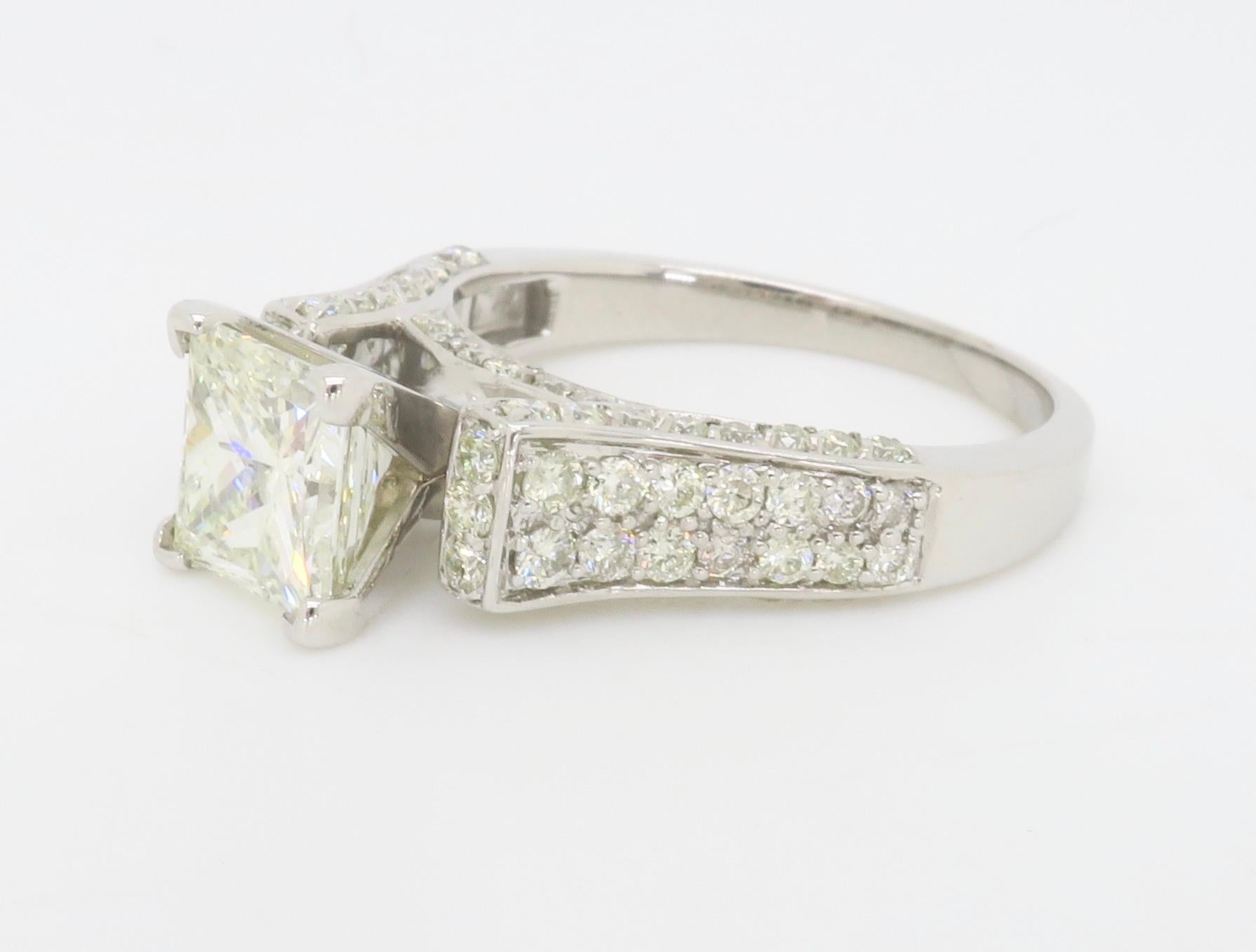 Bague de fiançailles certifiée 2,59ctw diamant taille princesse en vente 5