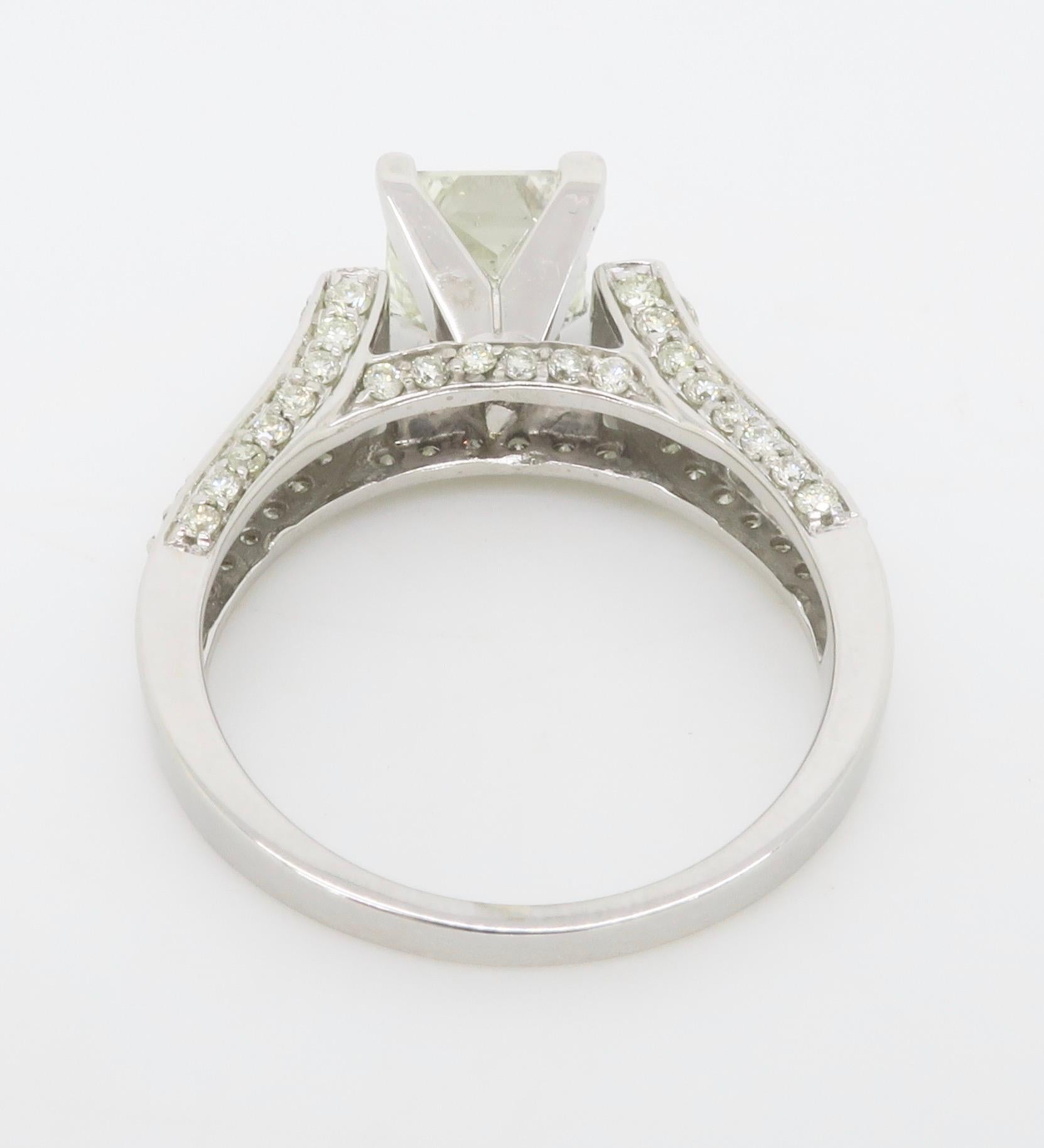 Bague de fiançailles certifiée 2,59ctw diamant taille princesse en vente 6