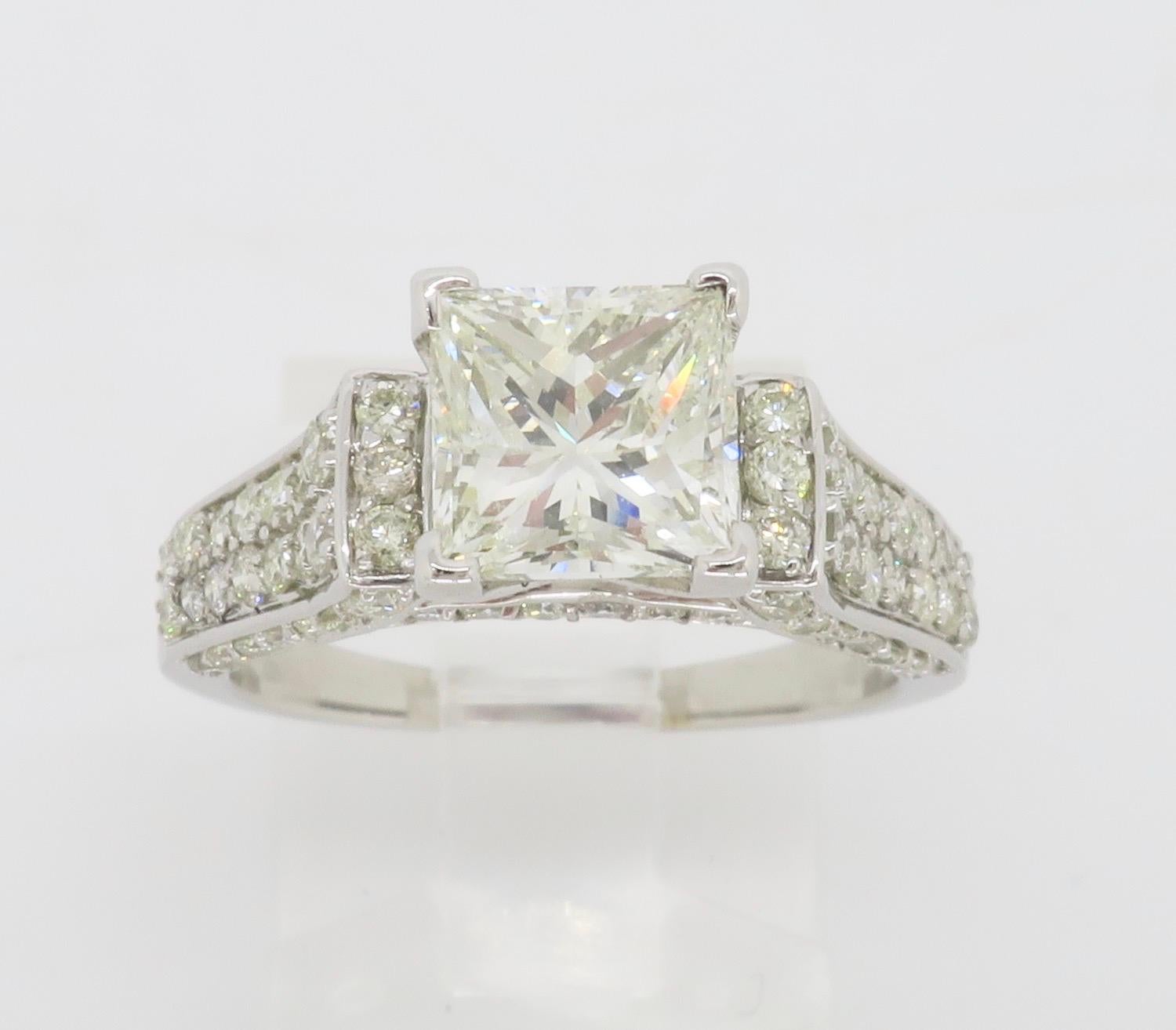 Bague de fiançailles certifiée 2,59ctw diamant taille princesse en vente 10