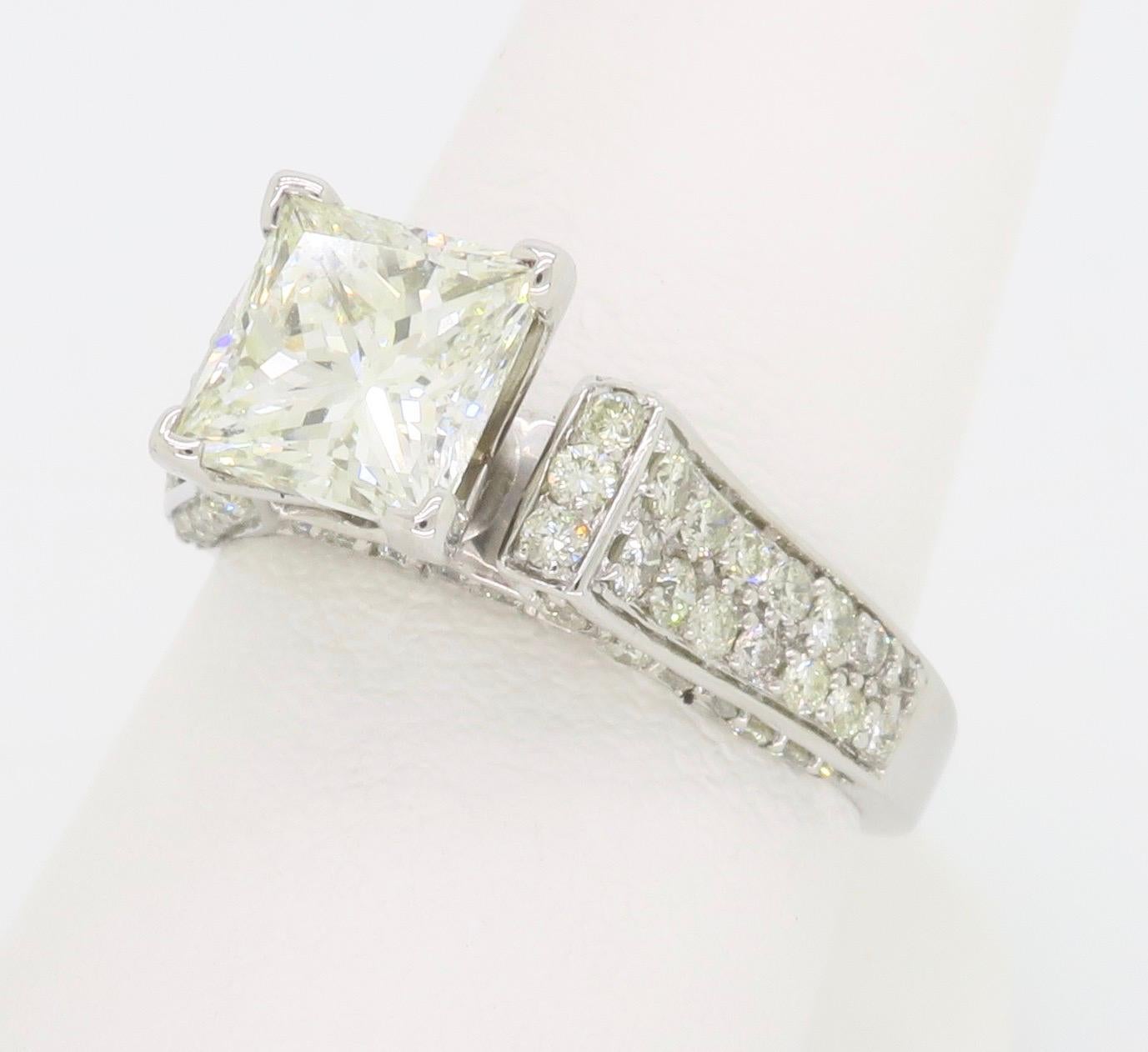 Women's or Men's Certified 2.59ctw Princess Cut Diamond Engagement Ring For Sale
