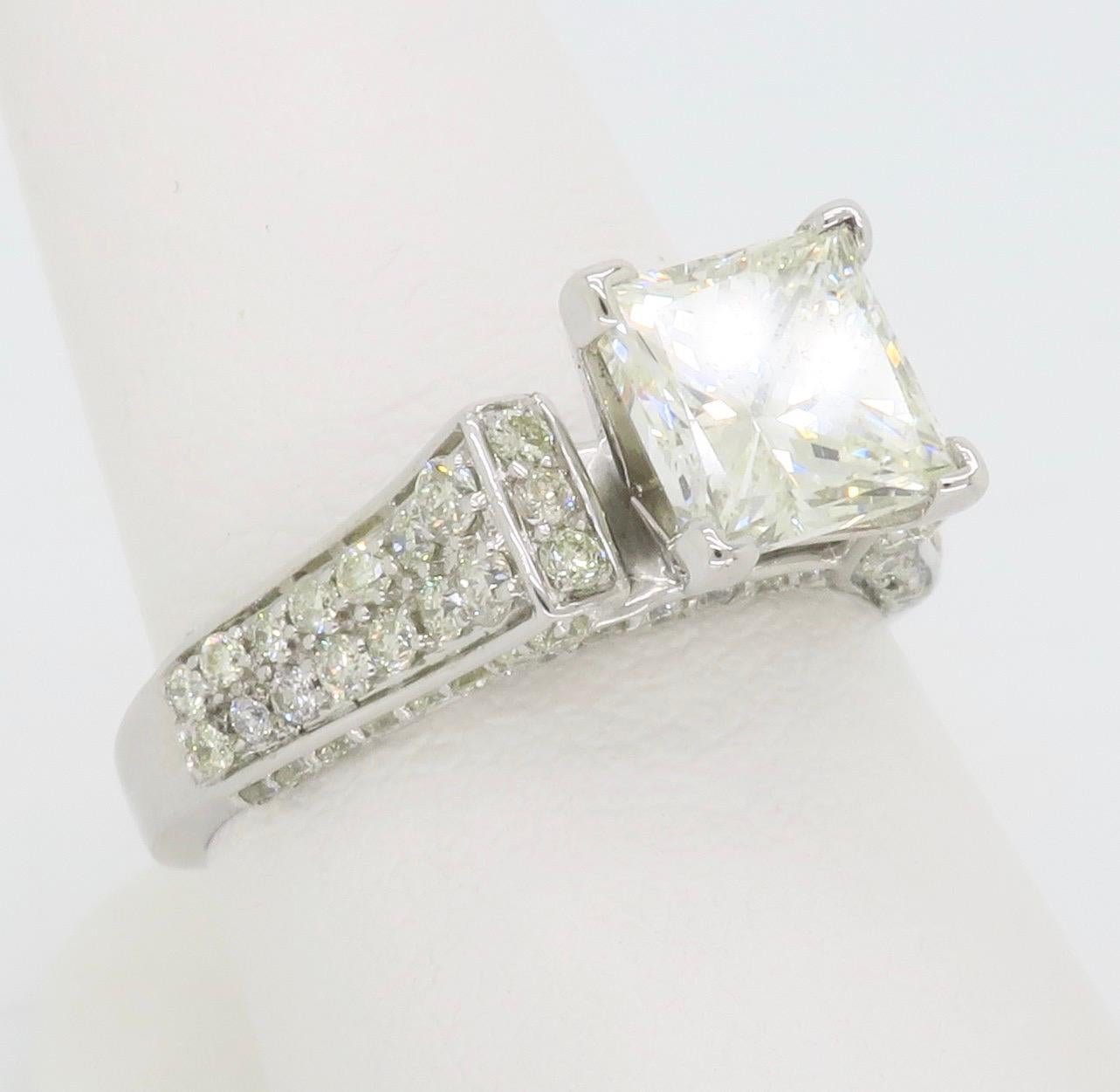 Bague de fiançailles certifiée 2,59ctw diamant taille princesse Unisexe en vente