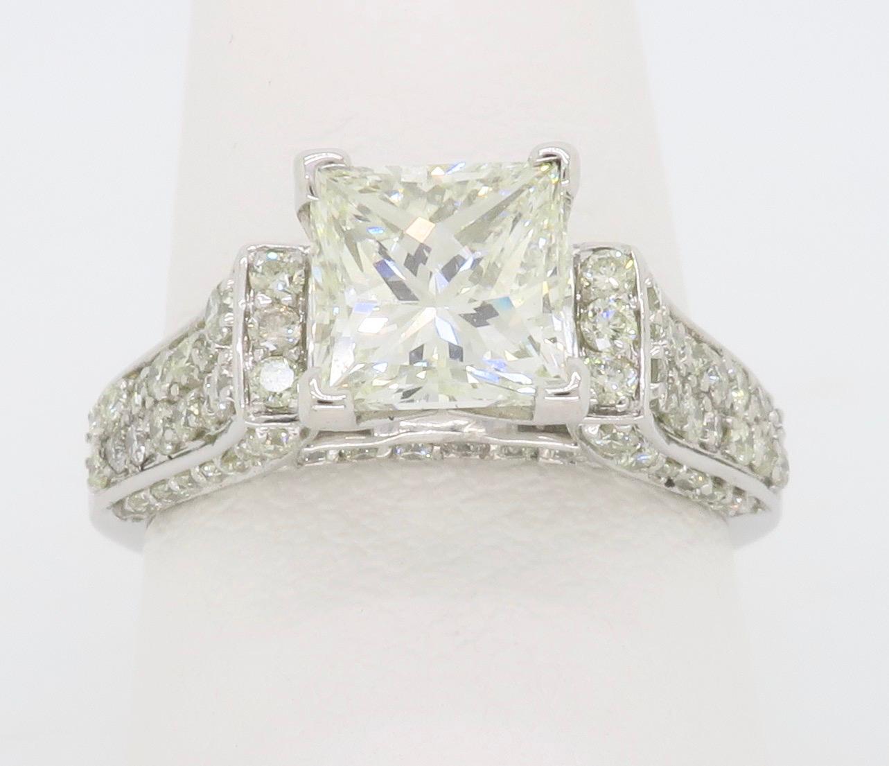 Bague de fiançailles certifiée 2,59ctw diamant taille princesse en vente 1
