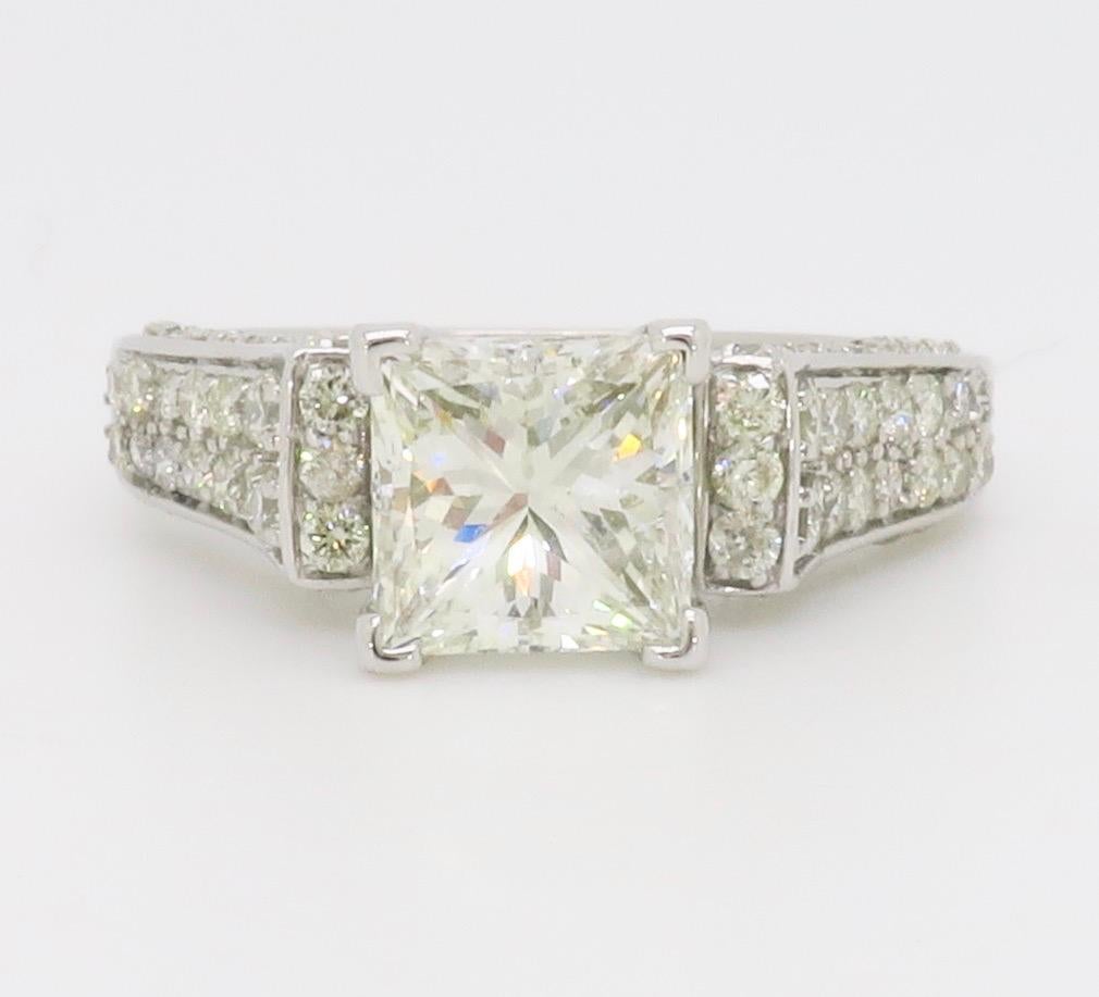 Bague de fiançailles certifiée 2,59ctw diamant taille princesse en vente 4
