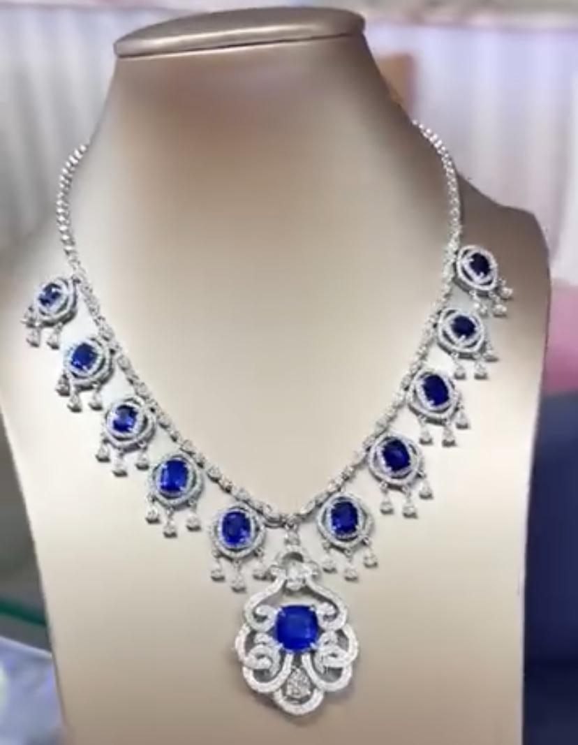 Certificado 26.00 Ct Ceilán Zafiros Azules 16.00 Ct Diamantes Collar de Oro de 18k en venta 2