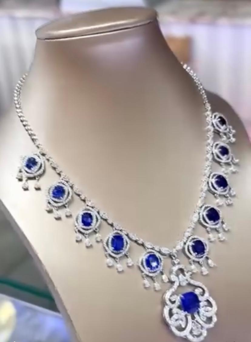 Certificado 26.00 Ct Ceilán Zafiros Azules 16.00 Ct Diamantes Collar de Oro de 18k en venta 3