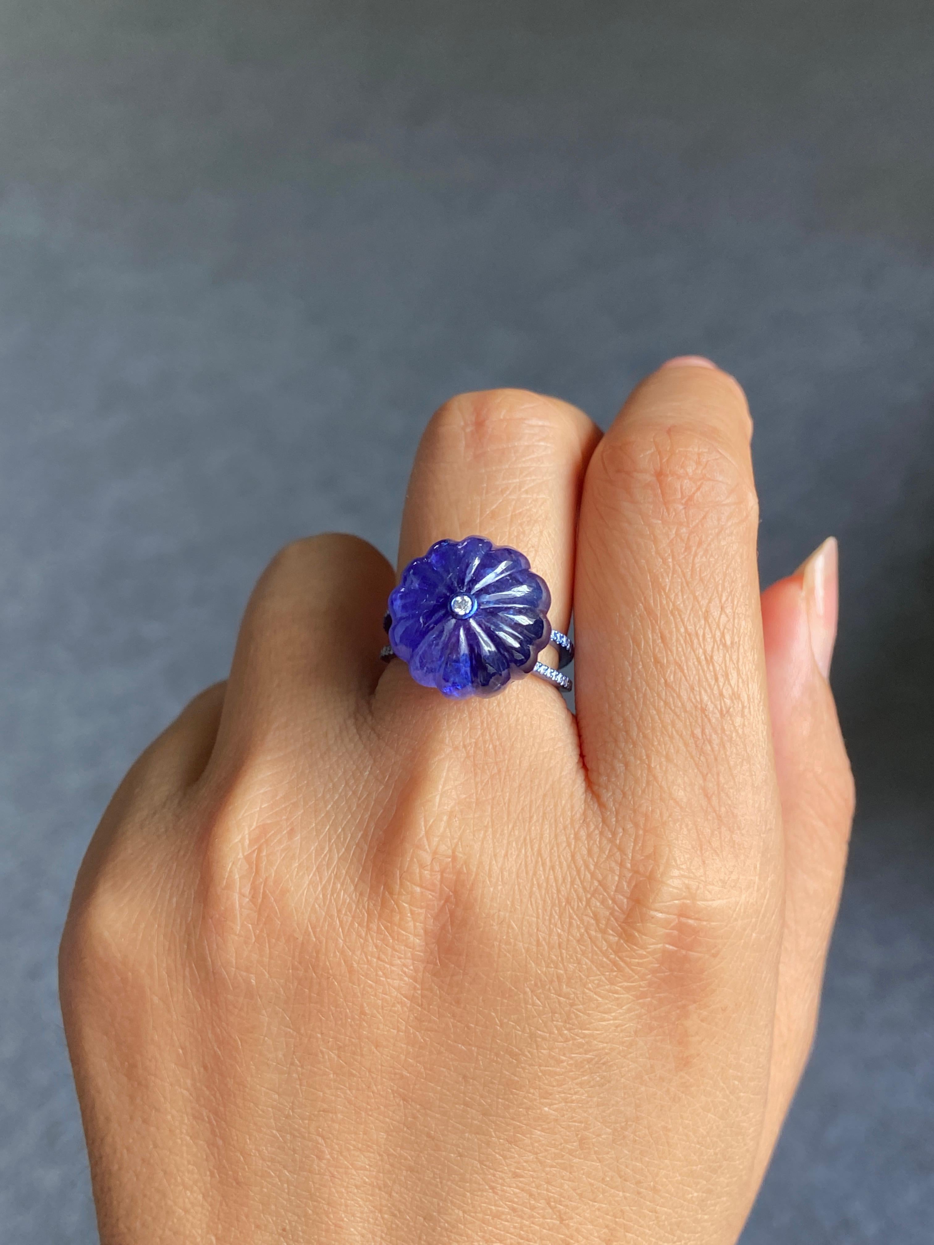Bague cocktail en or 18 carats certifiée 26,05 carats de tanzanite sculptée et de diamant en vente 8