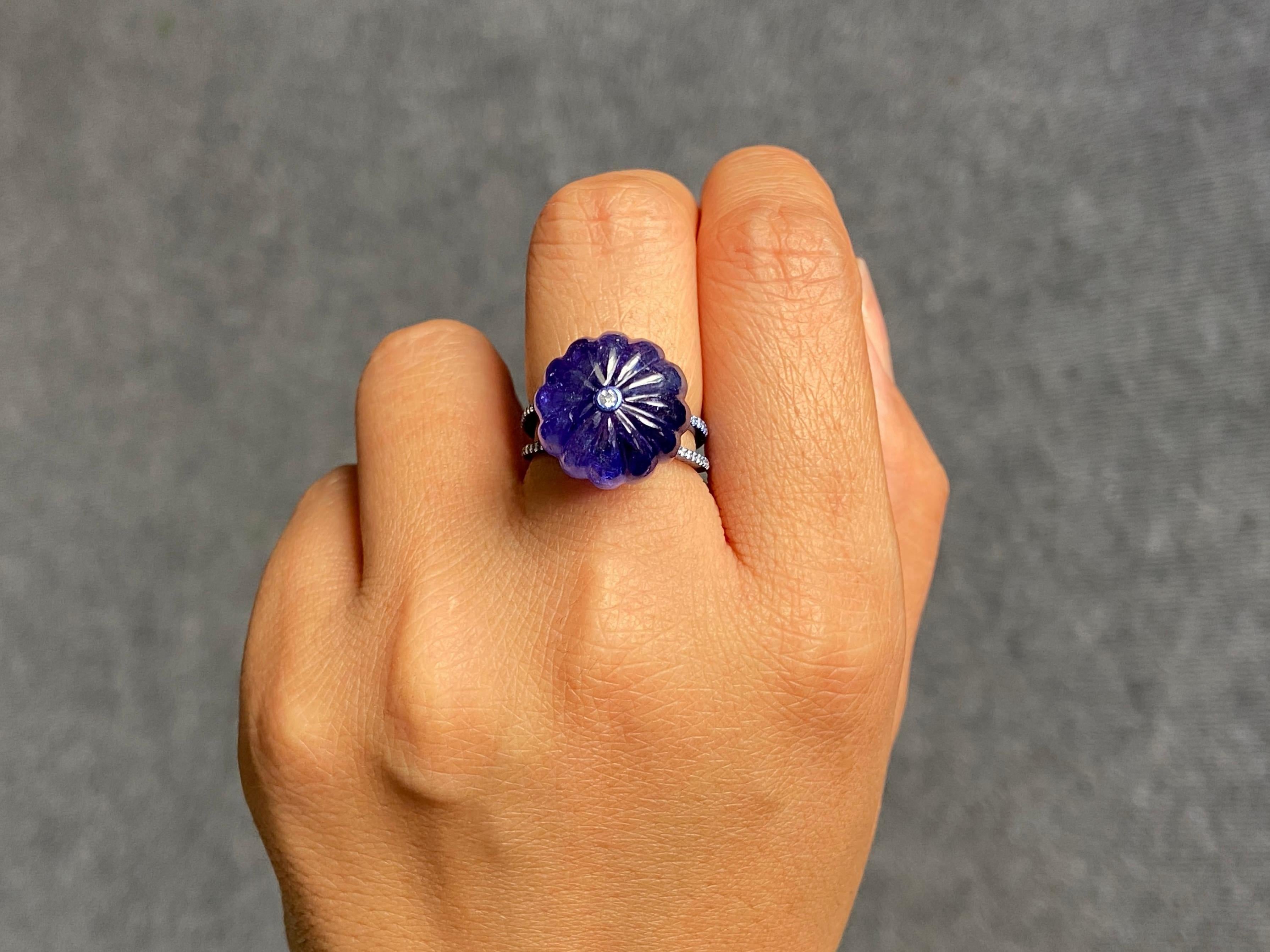 Bague cocktail en or 18 carats certifiée 26,05 carats de tanzanite sculptée et de diamant en vente 2