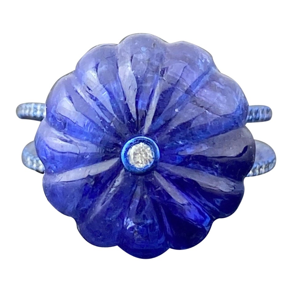 Bague cocktail en or 18 carats certifiée 26,05 carats de tanzanite sculptée et de diamant en vente