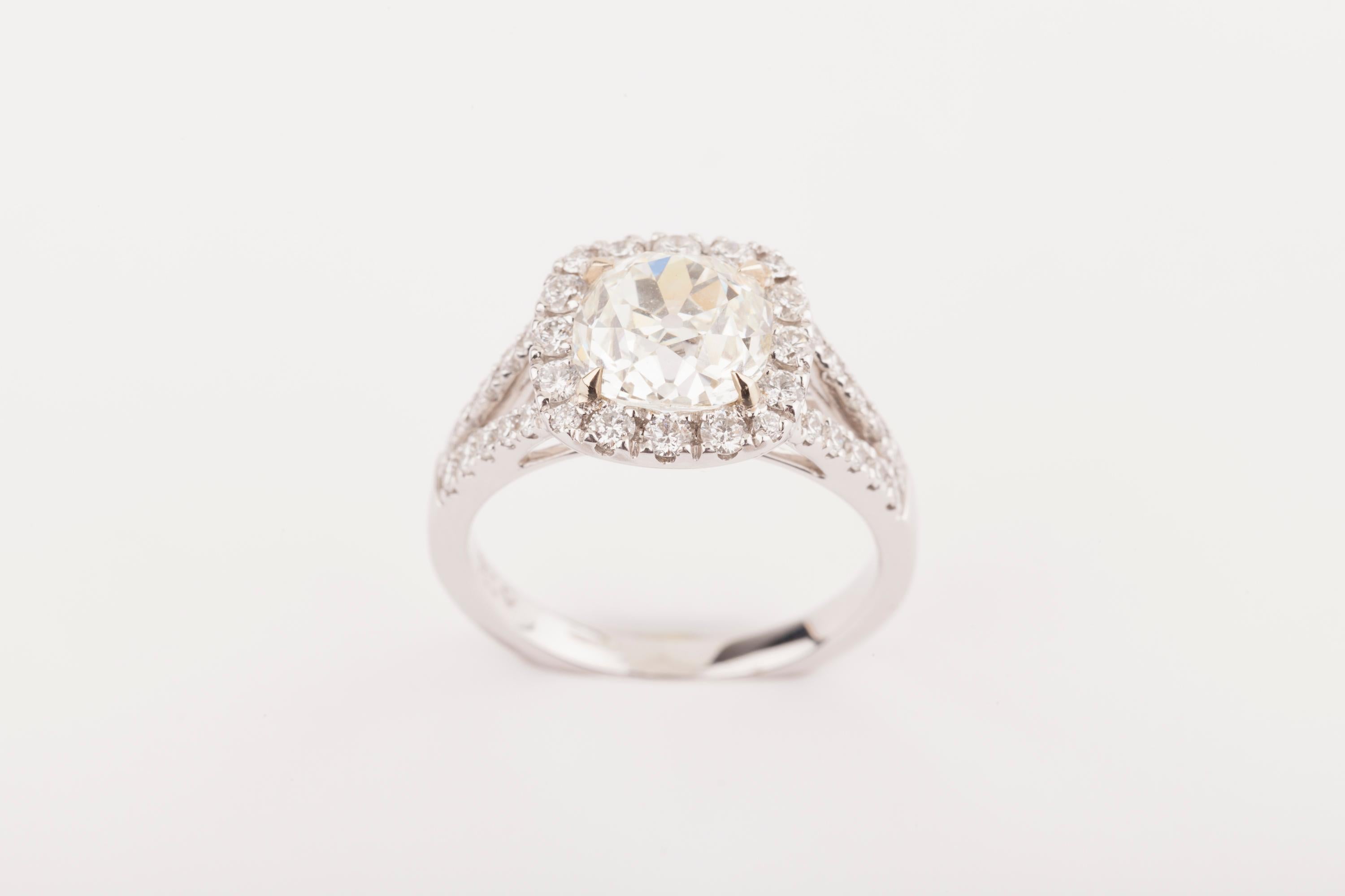 Beautiful engagement ring. 

White gold diamonds and Cushion cut diamond. 

The diamond is certified by the French laboratory of Gemmology, LFG. It is the best certificate in France. J color ands VS2 clarity. 

The weight of the other diamonds is