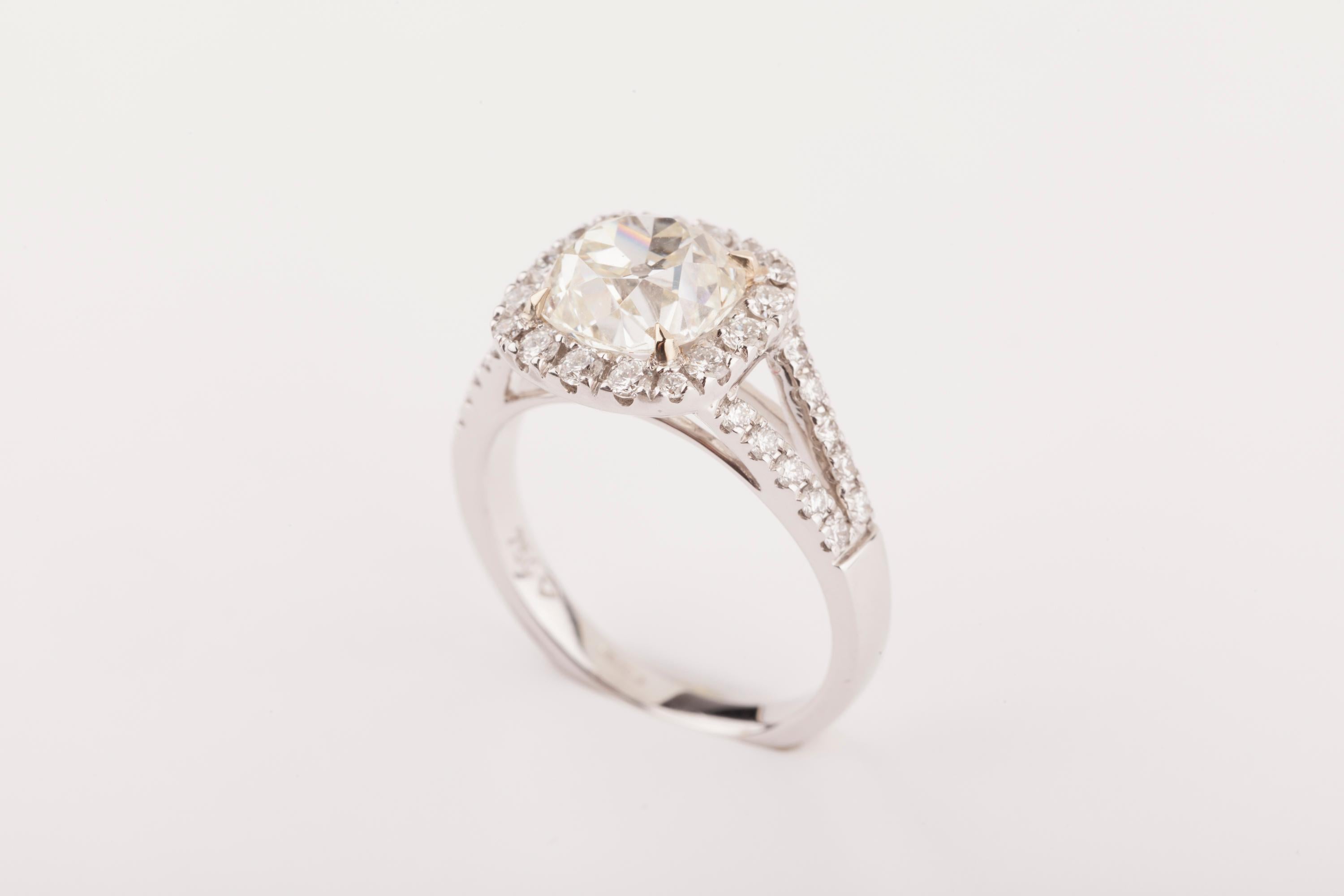 Certified 2.61 Carat Diamond Engagement Ring In New Condition In Saint-Ouen, FR