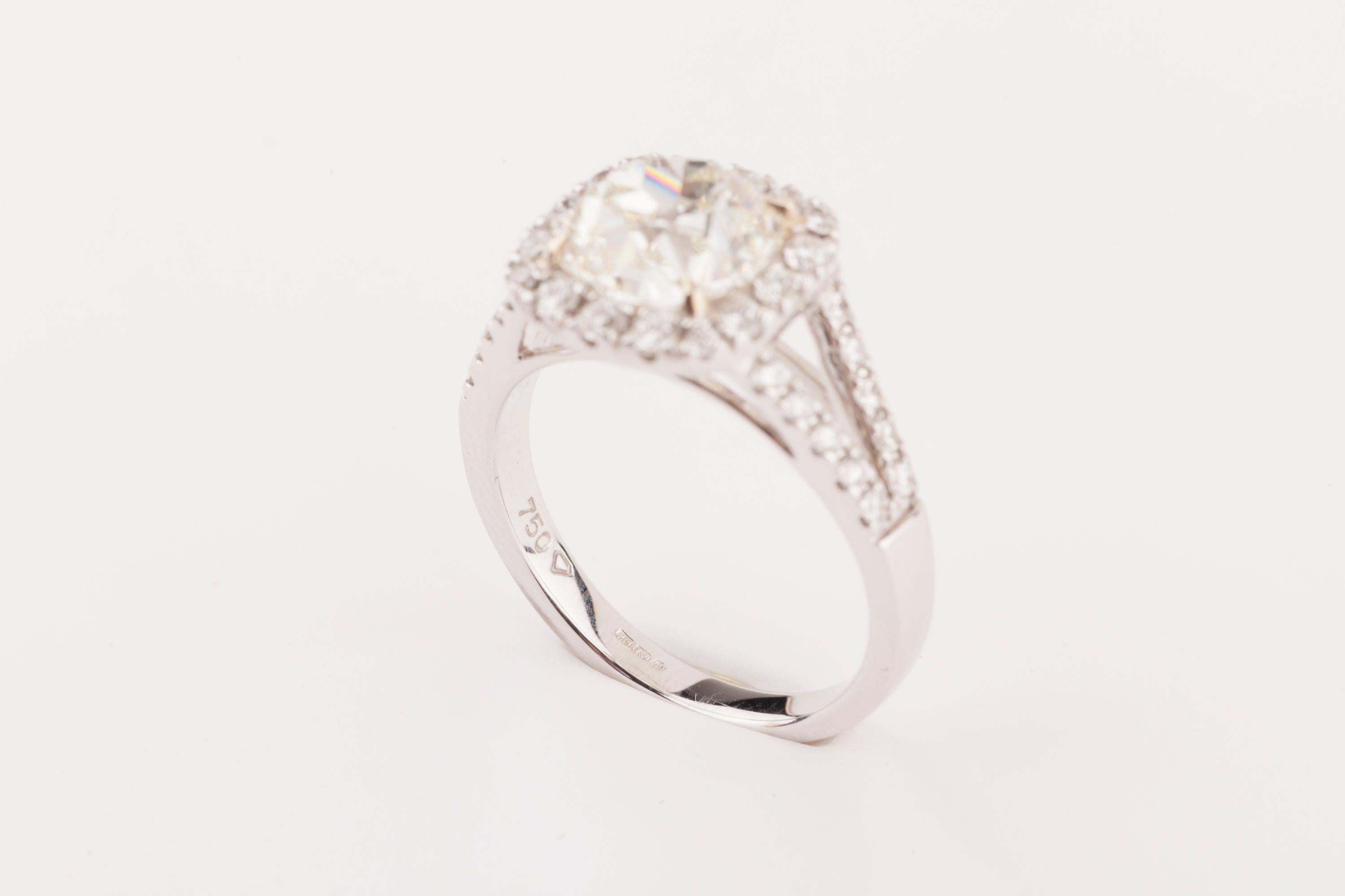 Women's Certified 2.61 Carat Diamond Engagement Ring