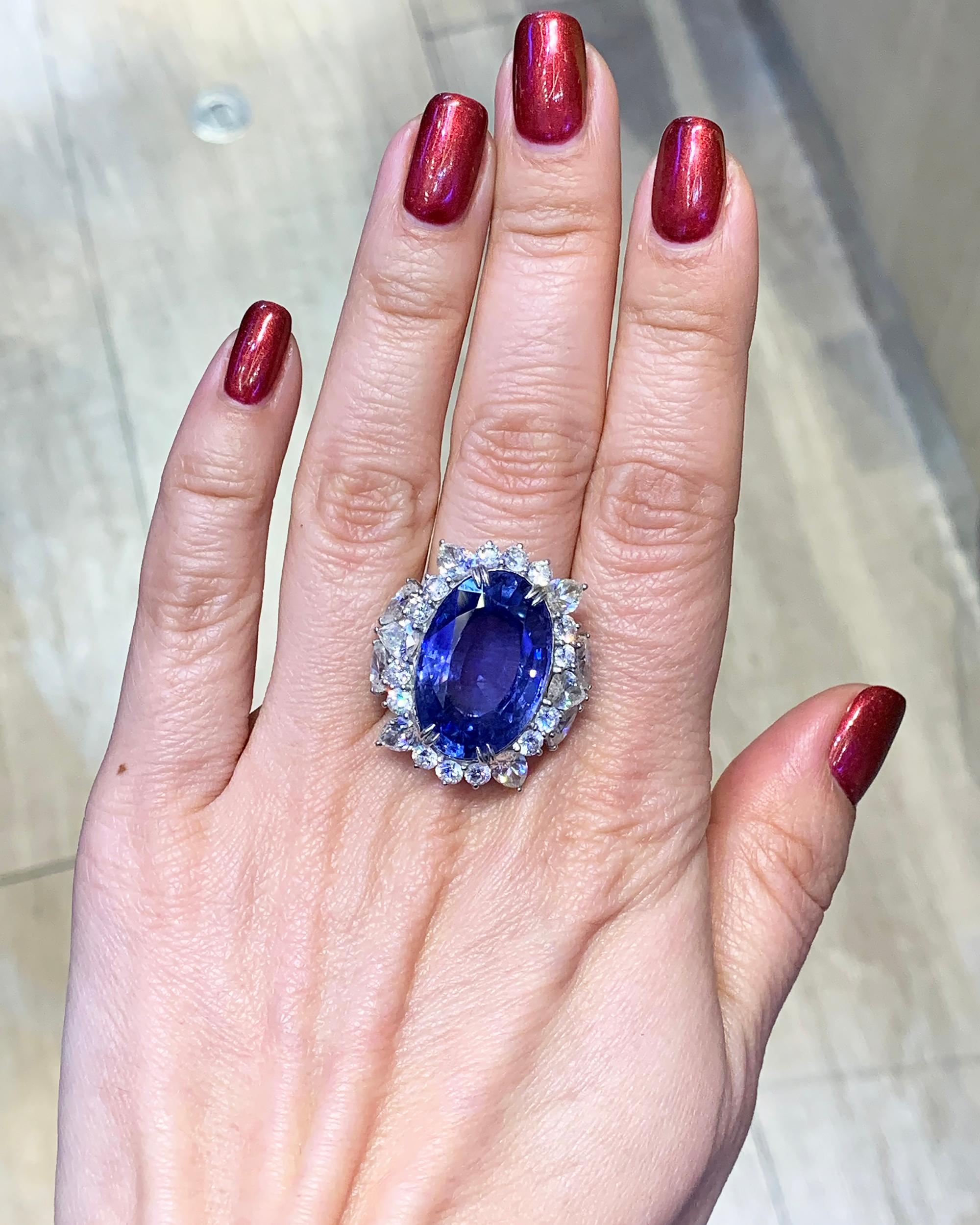 Spectra Fine Jewelry Certified 26.19 Carat Ceylon Sapphire Diamond Ring In New Condition For Sale In New York, NY