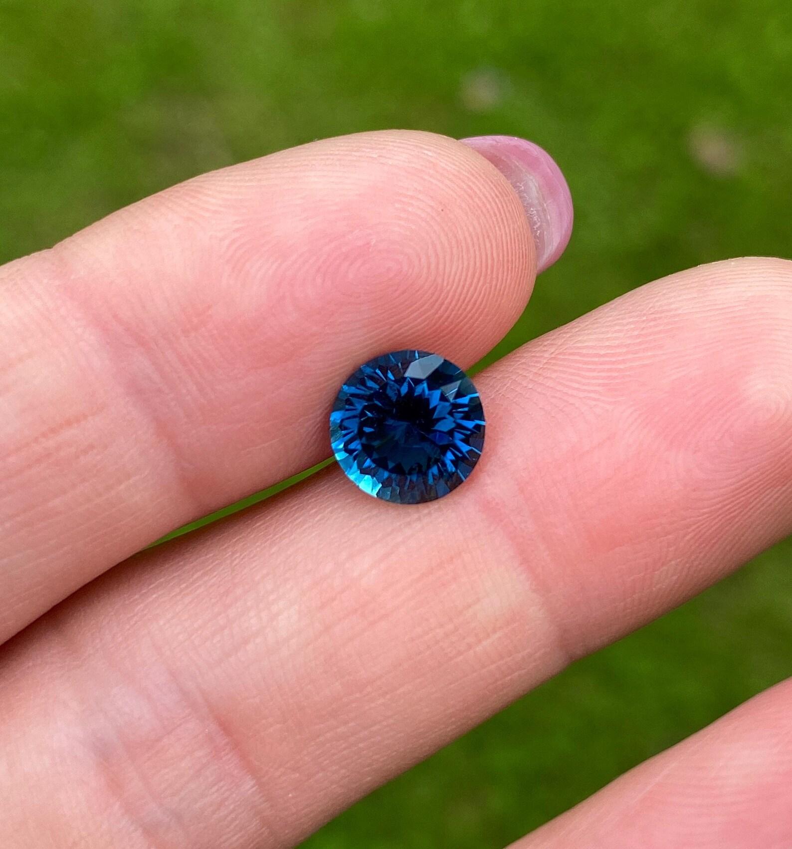 Women's or Men's Certified 2.62Ct Natural Indicolite Tourmaline gemstone, Round cut, Nigeria For Sale