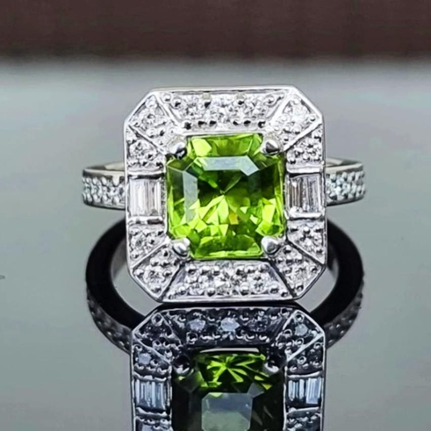 Material: 14k solid white gold
Ring is available in size 55/O/7.5 but can be resized. Resizing is complementary, please contact us to inform us on the right size.

Main Stone Type: Natural peridot, asscher cut, modified cut cornered
Weight: 2.65