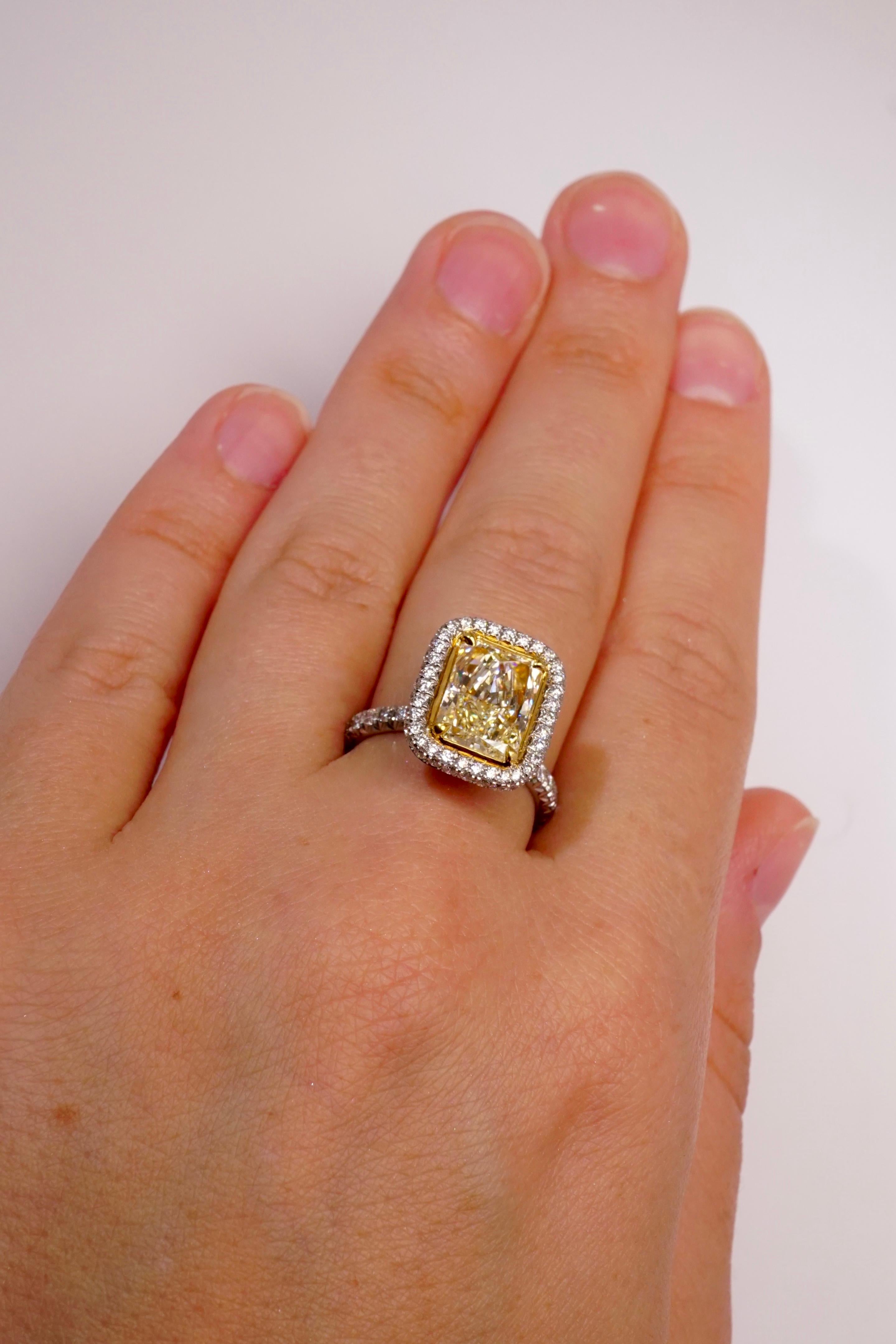 Radiant Cut Certified 2.67 Carat Fancy Light Yellow Radiant Diamond Engagement Ring For Sale