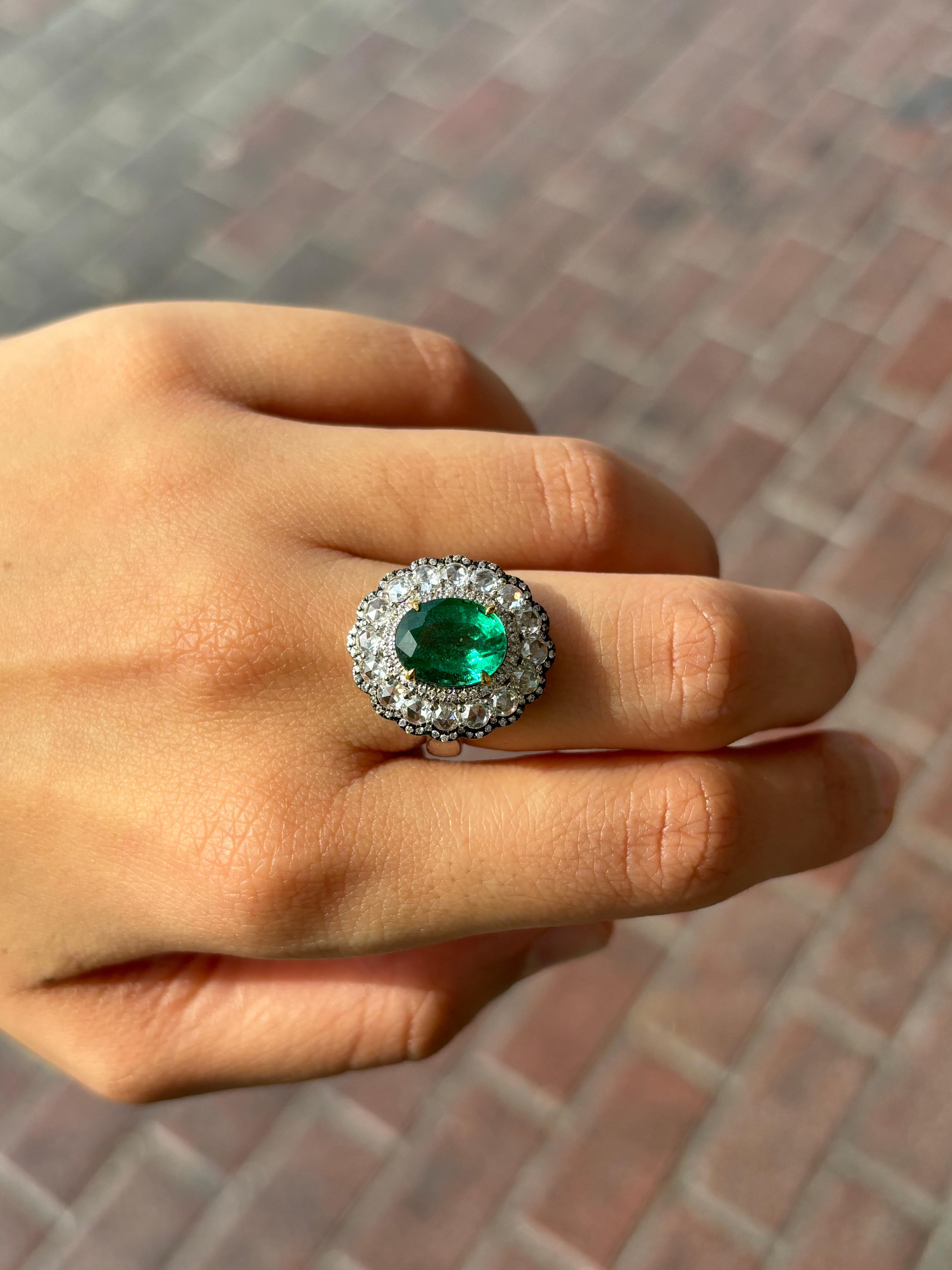 Certified 2.70 carat Emerald and Diamond Cocktail Ring For Sale 1