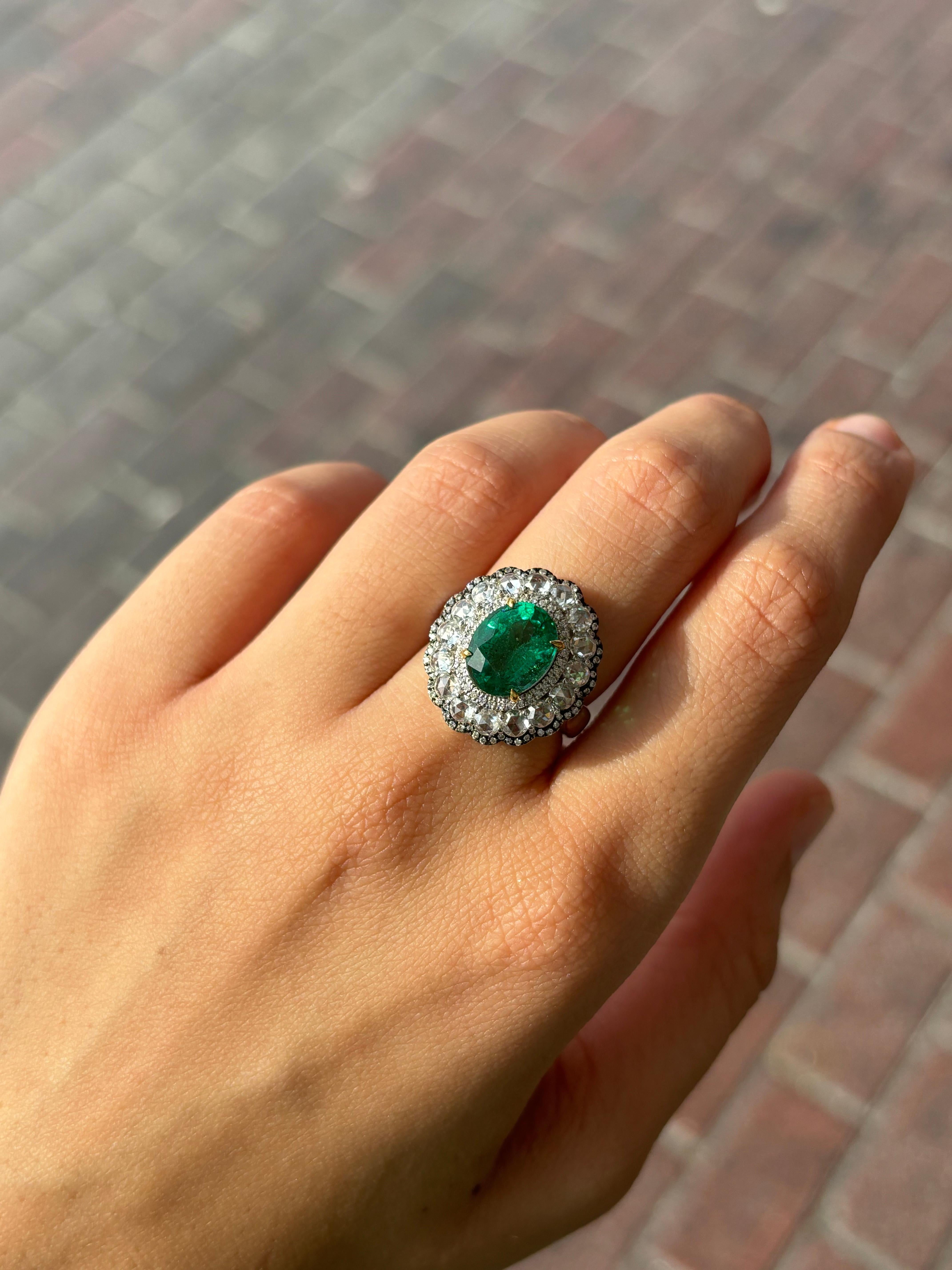 Certified 2.70 carat Emerald and Diamond Cocktail Ring For Sale 2