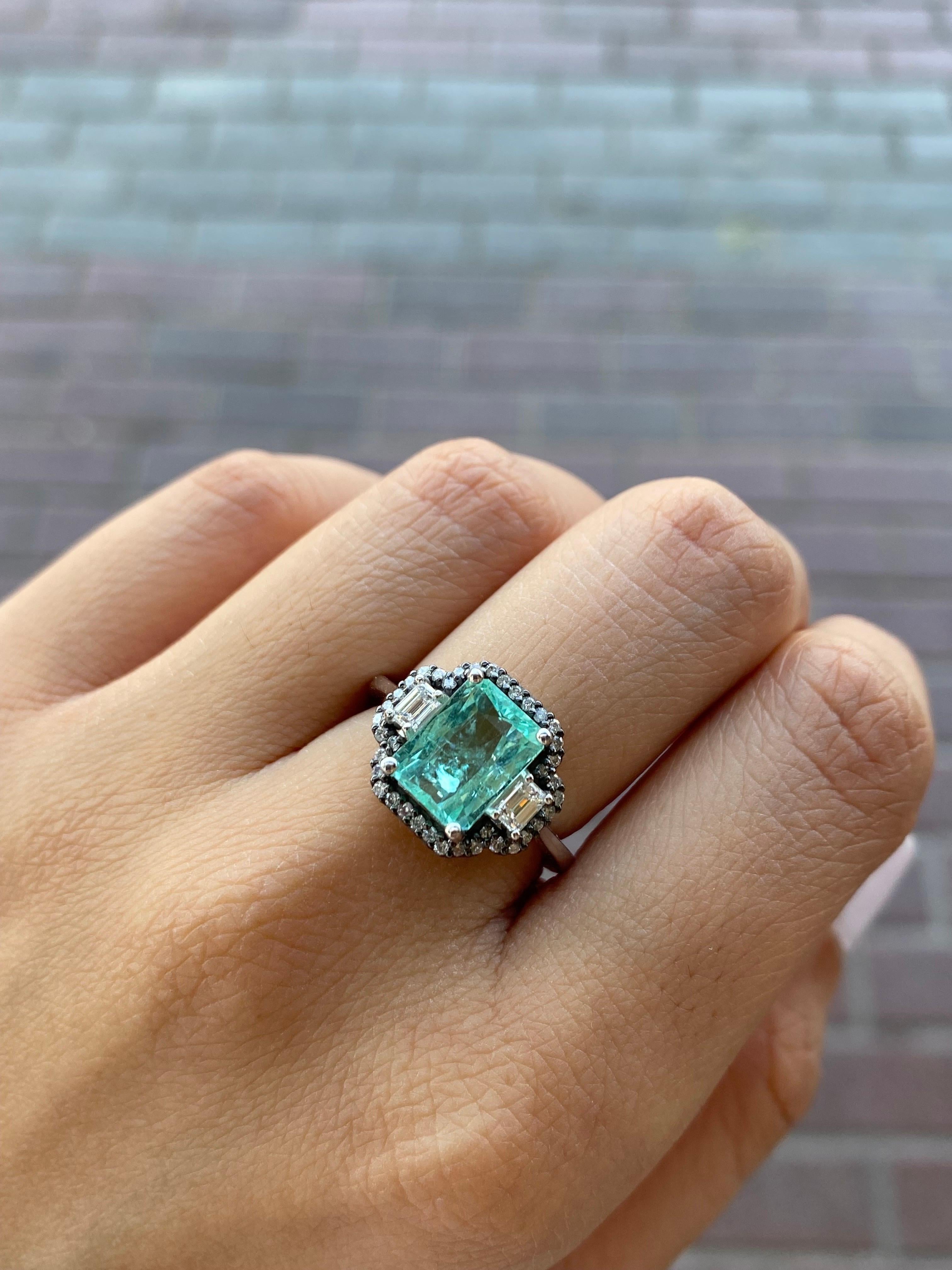 Certified 2.71 Carat Paraiba and Diamond Three Stone Engagement Ring In New Condition For Sale In Bangkok, Thailand