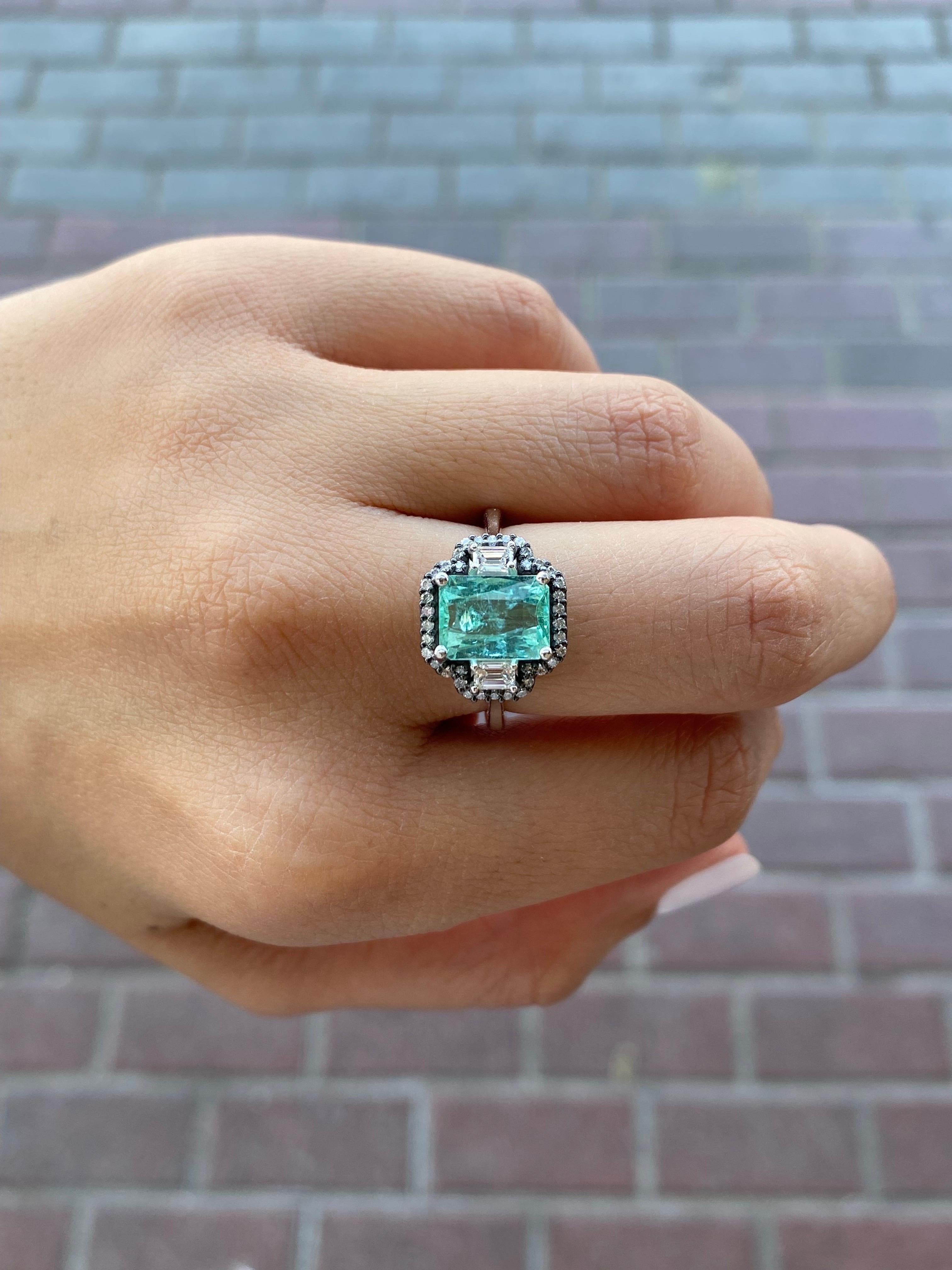 Anillo de compromiso certificado de tres piedras de paraiba y diamantes de 2,71 quilates 1