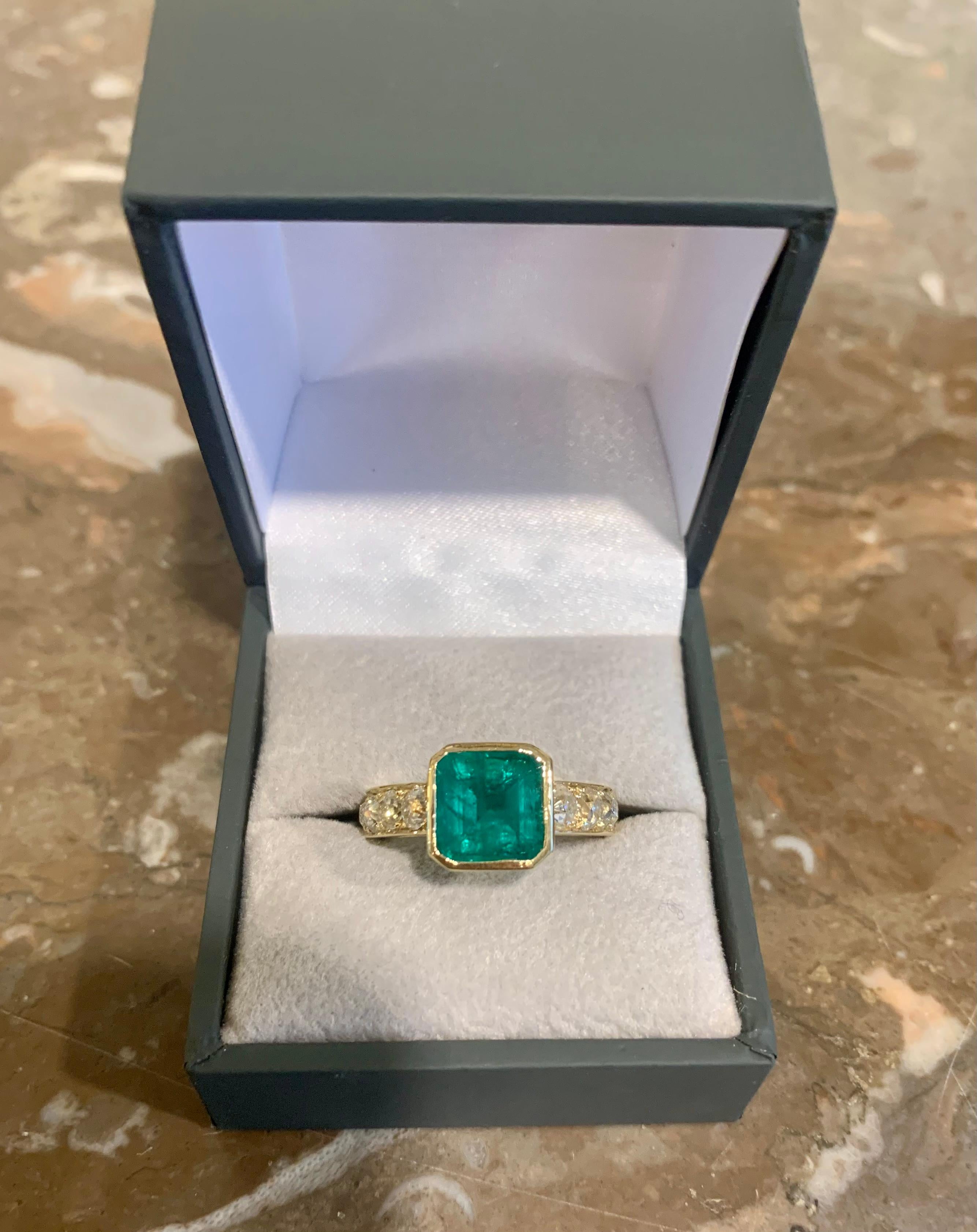 Certified 2.73 Carats Emerald Diamonds 18 Carats Yellow Gold Ring In New Condition For Sale In Paris, FR