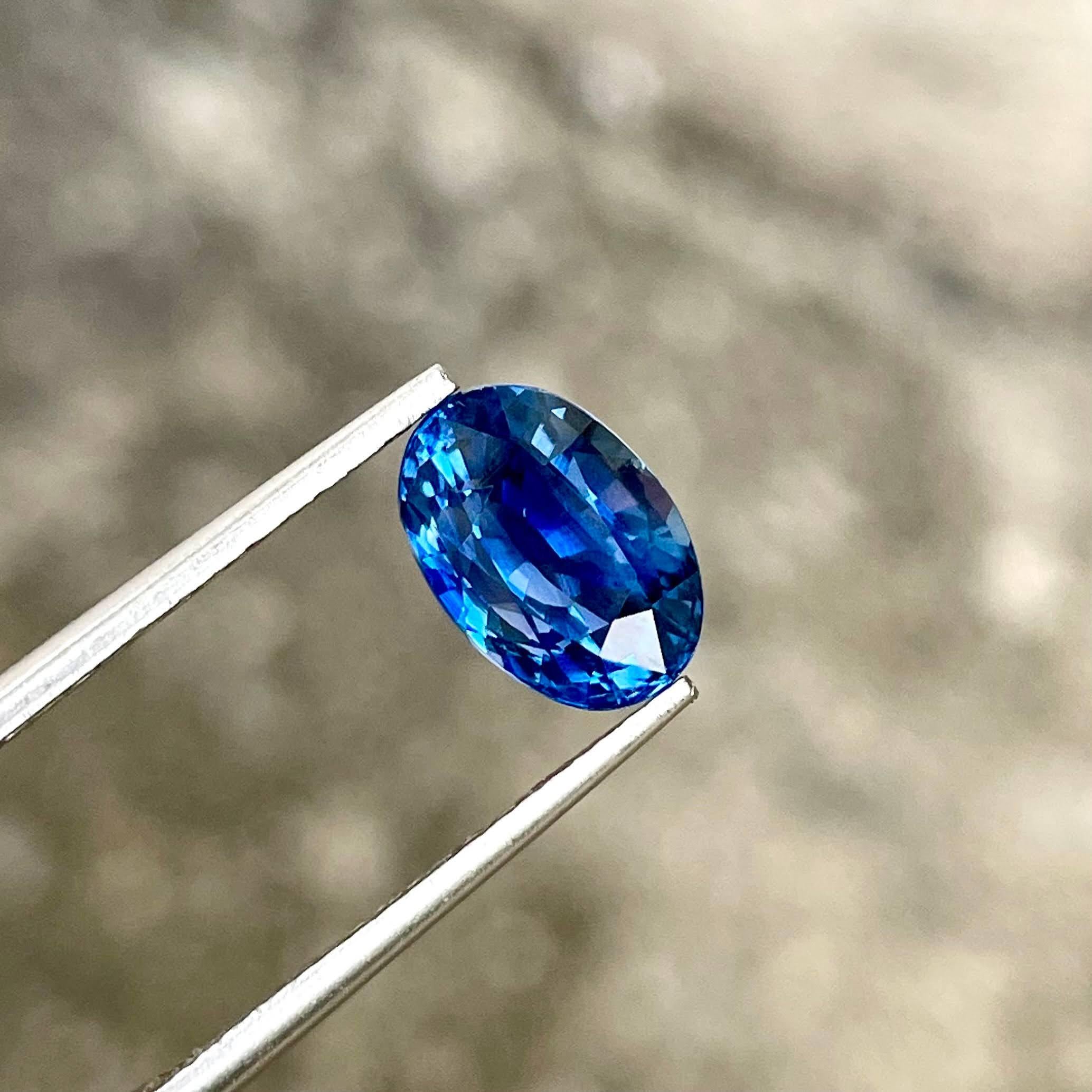 Modern Certified 2.74 carats Blue Sapphire Stone Oval Cut Natural Sri Lankan Gemstone For Sale