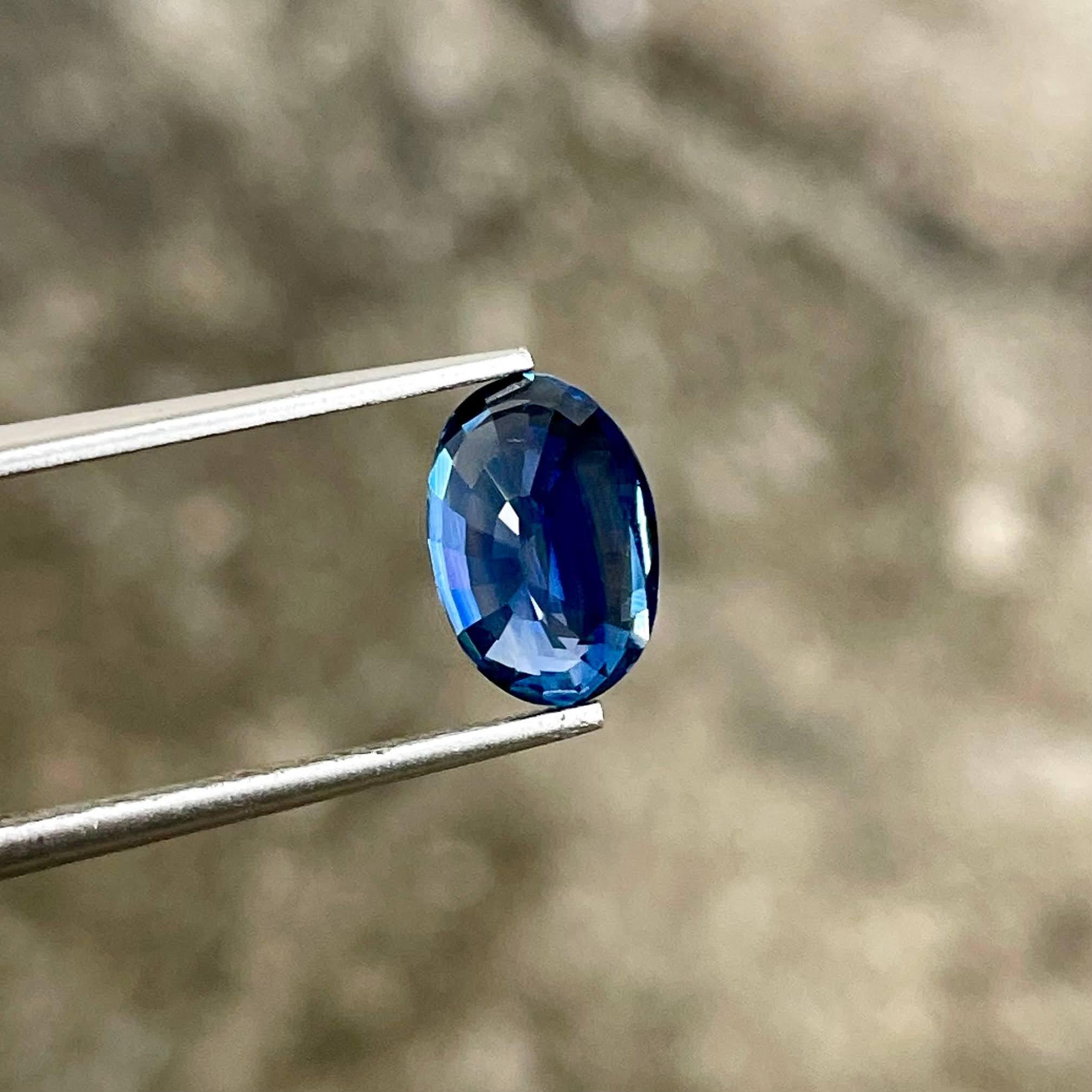 Women's or Men's Certified 2.74 carats Blue Sapphire Stone Oval Cut Natural Sri Lankan Gemstone For Sale