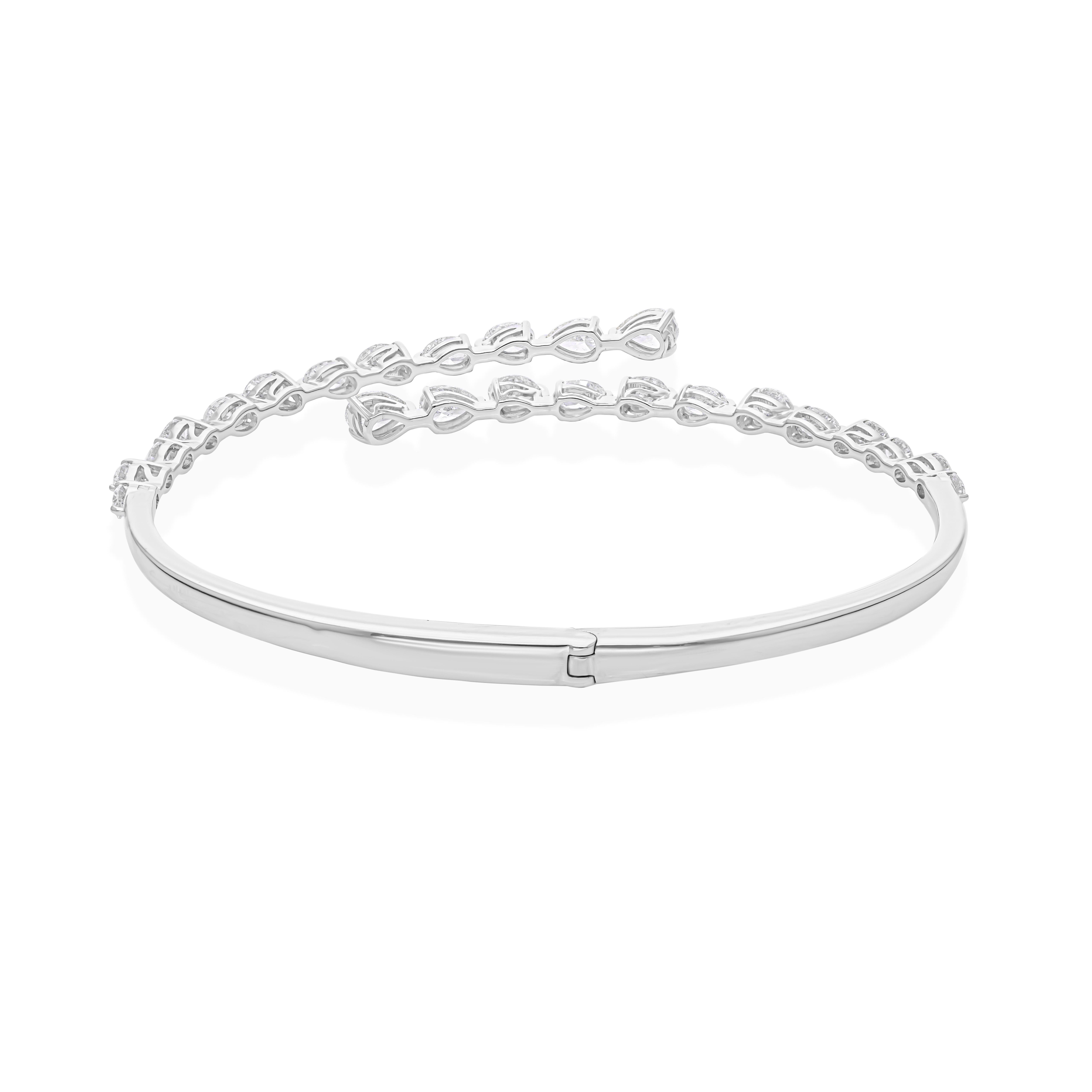 Bracciale aperto con diamanti certificati da 2,75 carati in oro bianco massiccio 18 carati in vendita 5