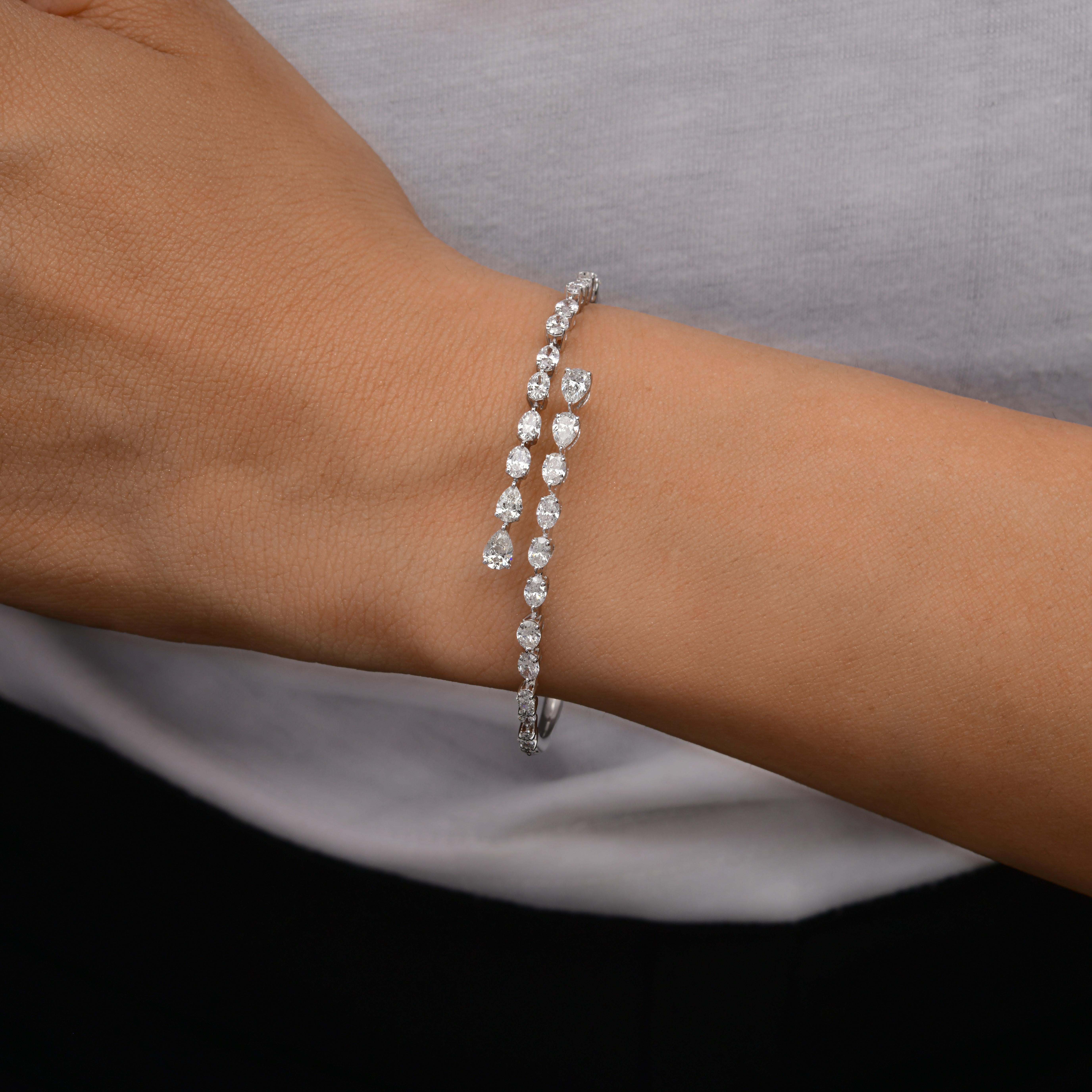 Modernista Bracciale aperto con diamanti certificati da 2,75 carati in oro bianco massiccio 18 carati in vendita