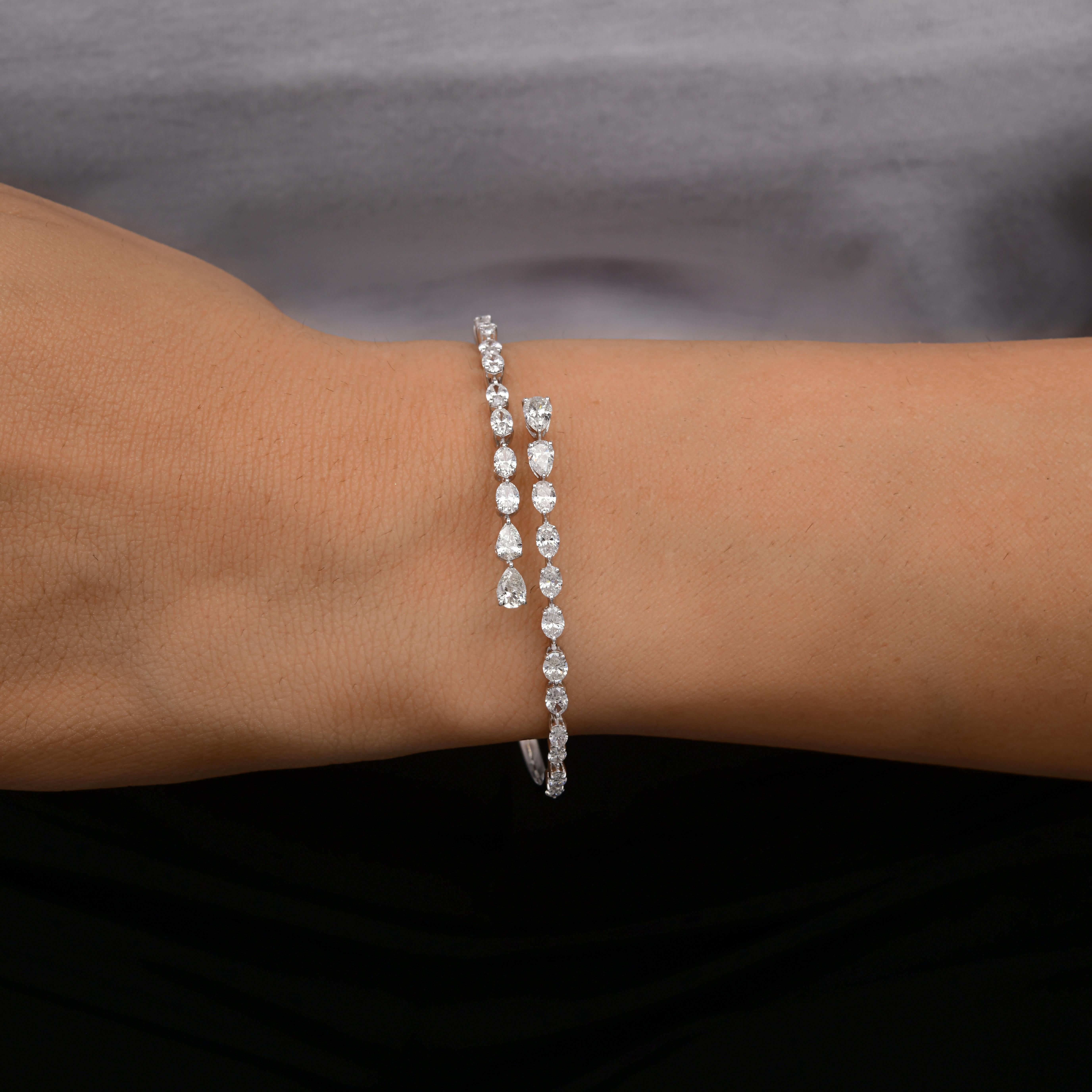 Bracciale aperto con diamanti certificati da 2,75 carati in oro bianco massiccio 18 carati In condizioni Nuovo in vendita a Diera, Dubai