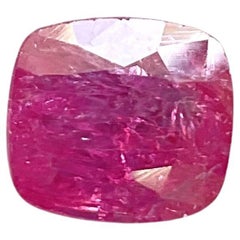 Pierre de rubis du Mozambique certifiée 2.77 carats, taille coussin facettée, non chauffée, naturelle