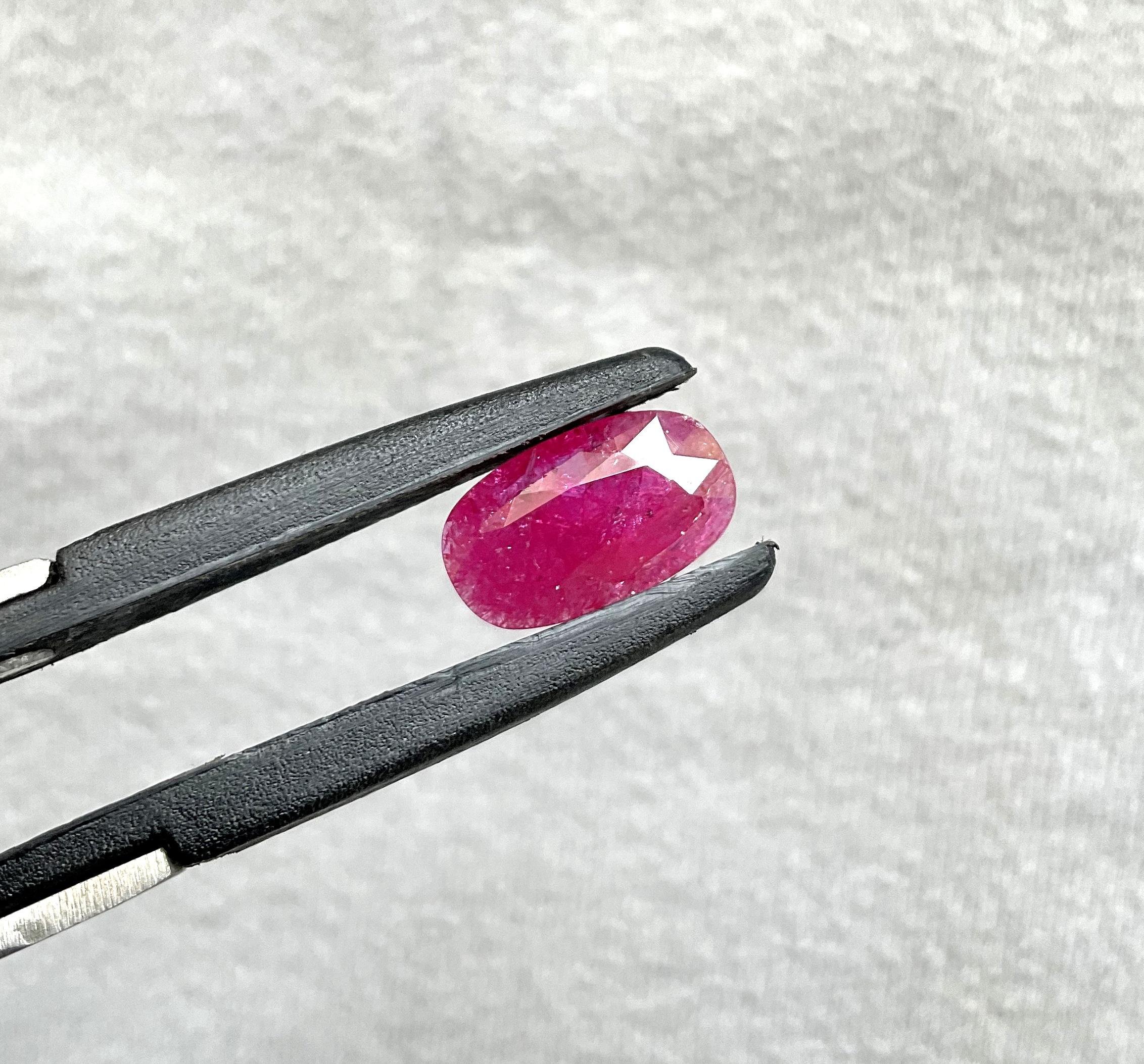 Zertifiziert 2.80 Karat Mosambik Rubin Oval Facettenschliff Stein keine Hitze natürlichen Edelstein

Gewicht: 2,80 Karat
Größe: 13x7,5x2,5 MM
Stücke: 1
Form: Facettierter Stein im Ovalschliff