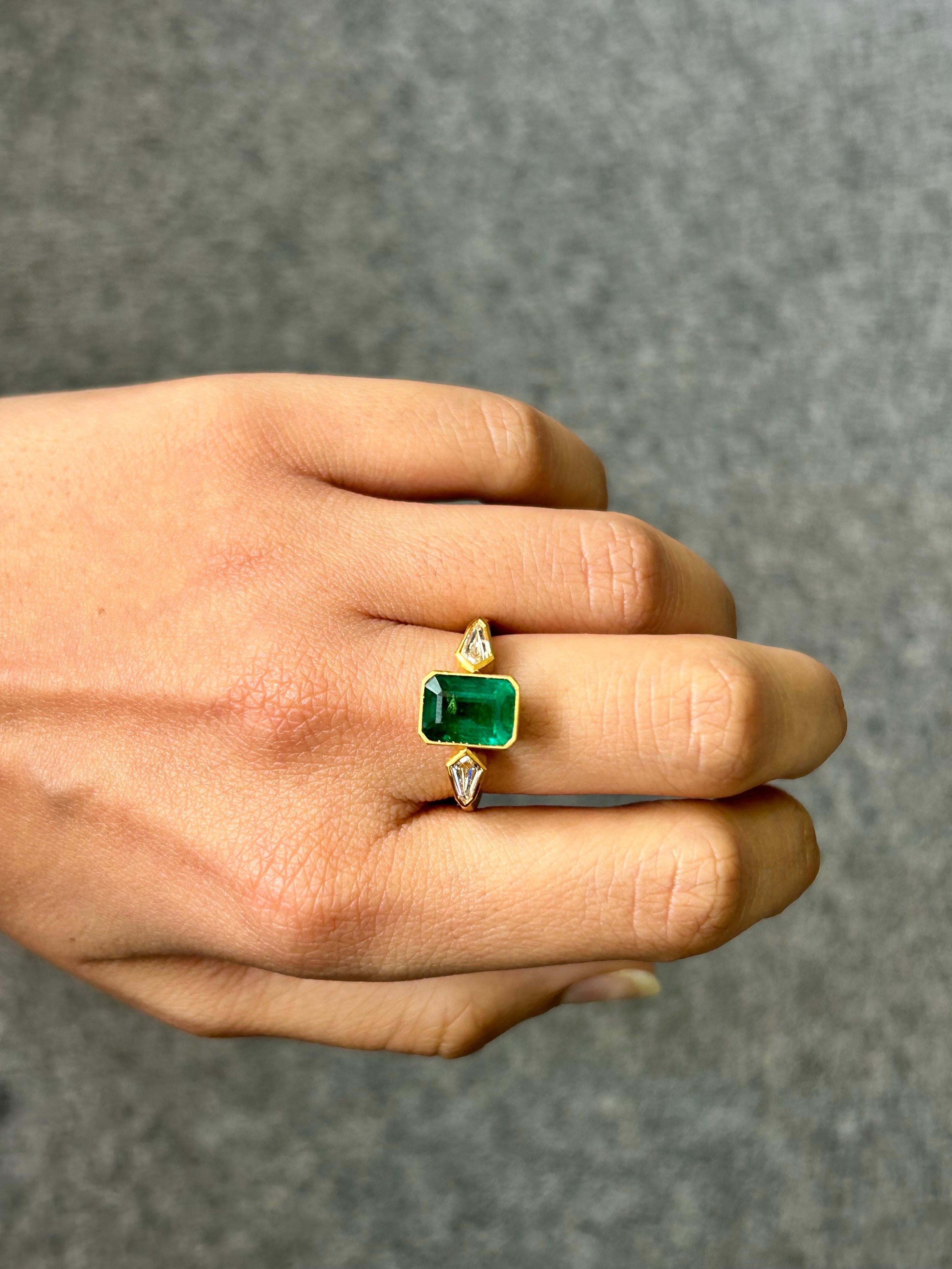 Certified 2.81 Carat Emerald and Diamond Three Stone Ring For Sale 5