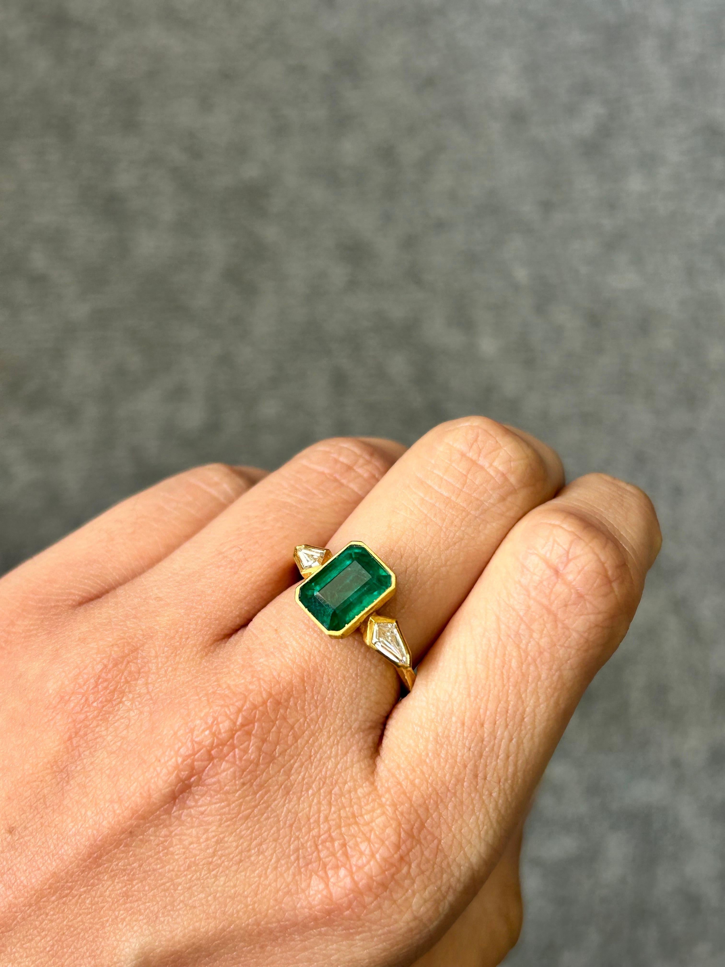 Certified 2.81 Carat Emerald and Diamond Three Stone Ring For Sale 6