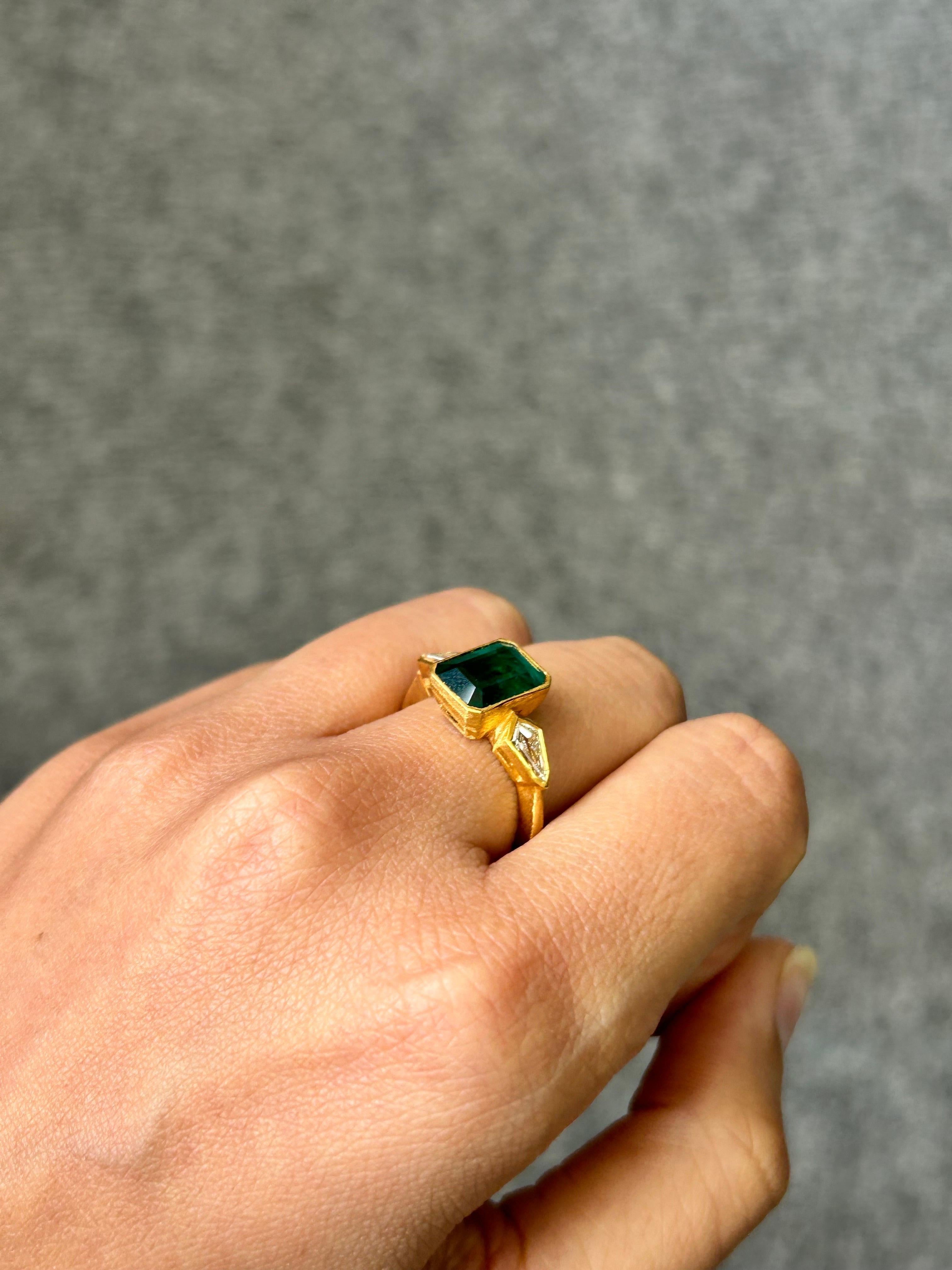 Certified 2.81 Carat Emerald and Diamond Three Stone Ring For Sale 1