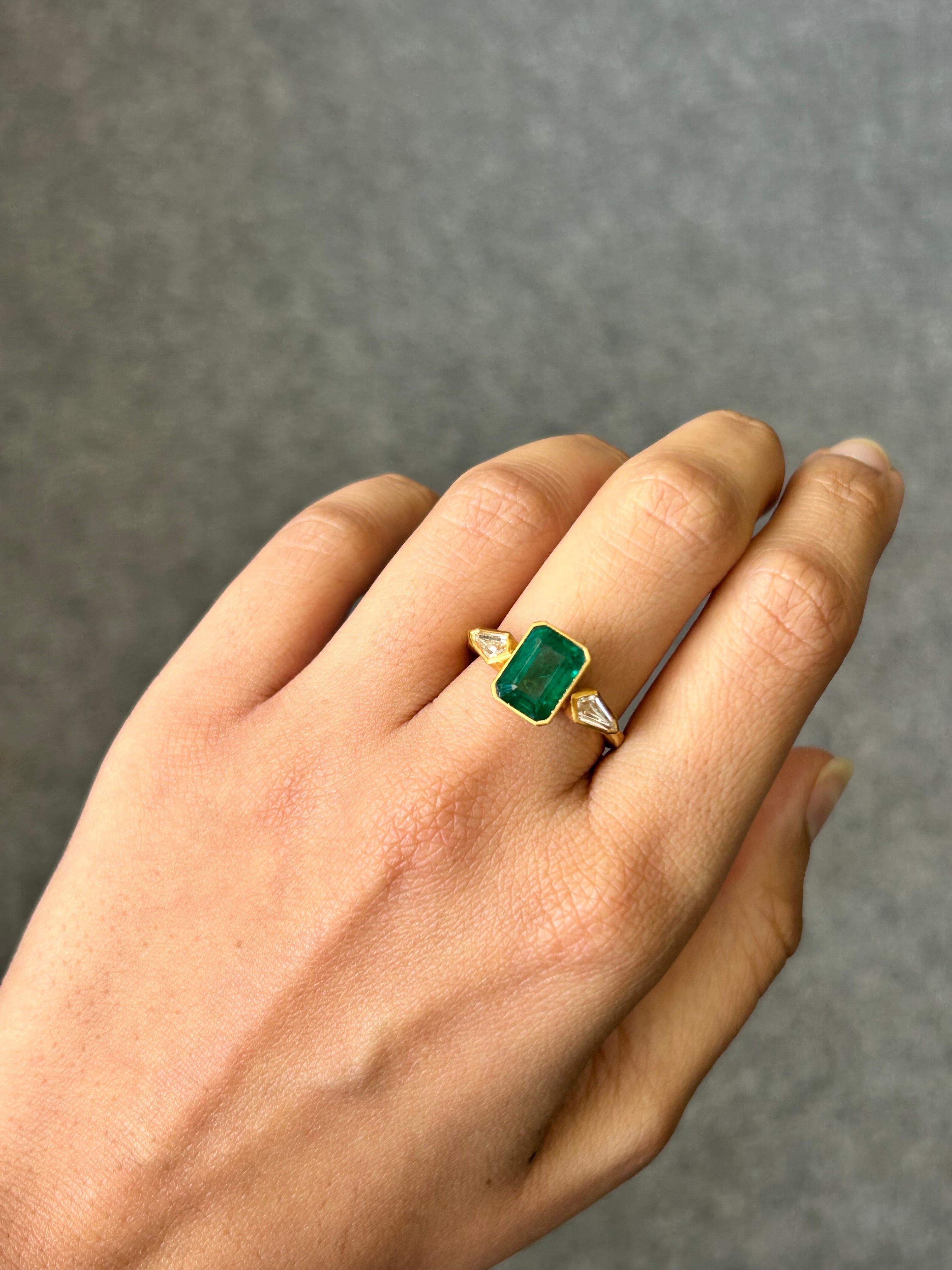 Certified 2.81 Carat Emerald and Diamond Three Stone Ring For Sale 2