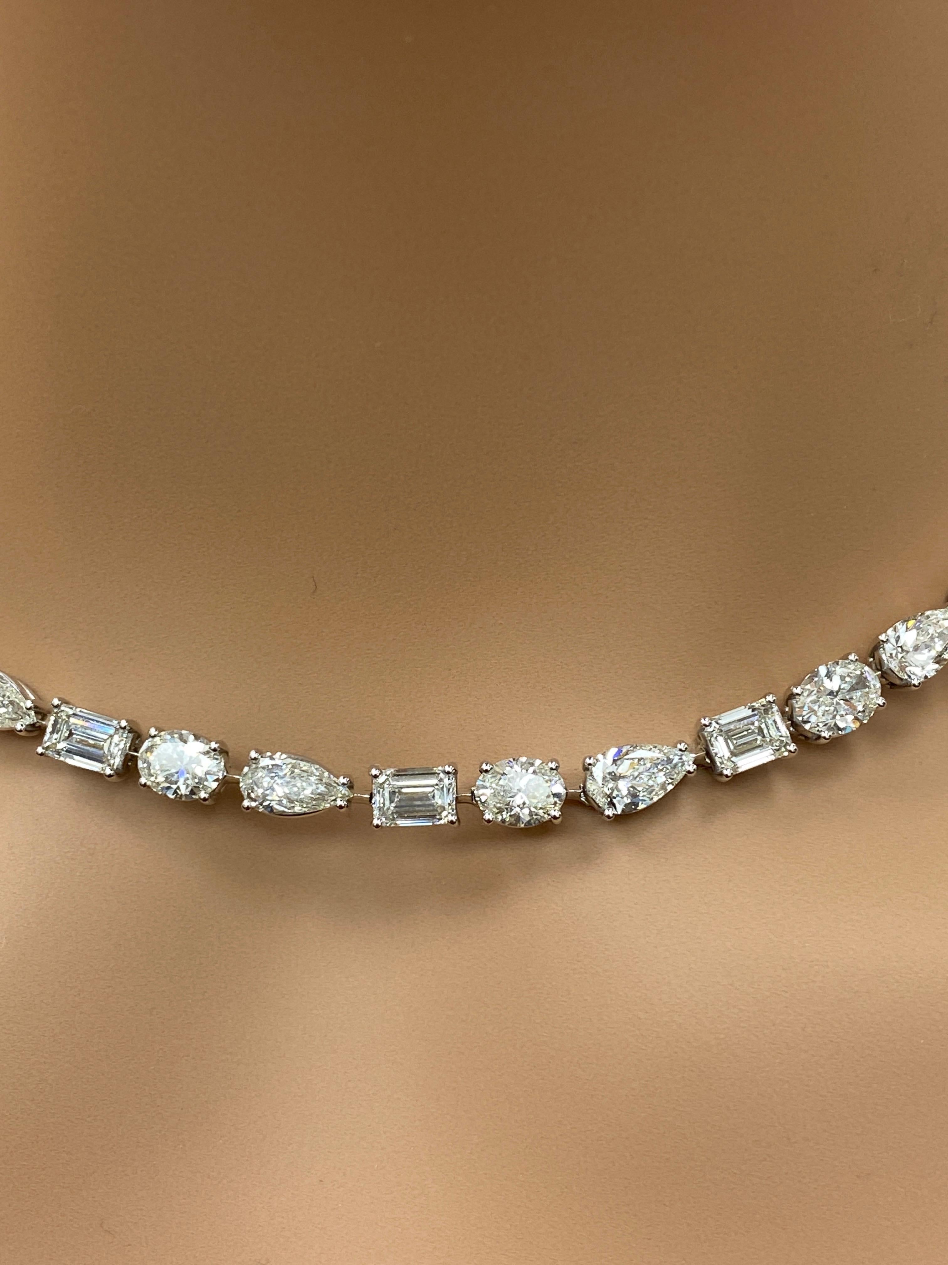 CERTIFICADO Collar de tenis de diamantes multiforma de 28,44 quilates en oro blanco de 18 quilates en venta 8