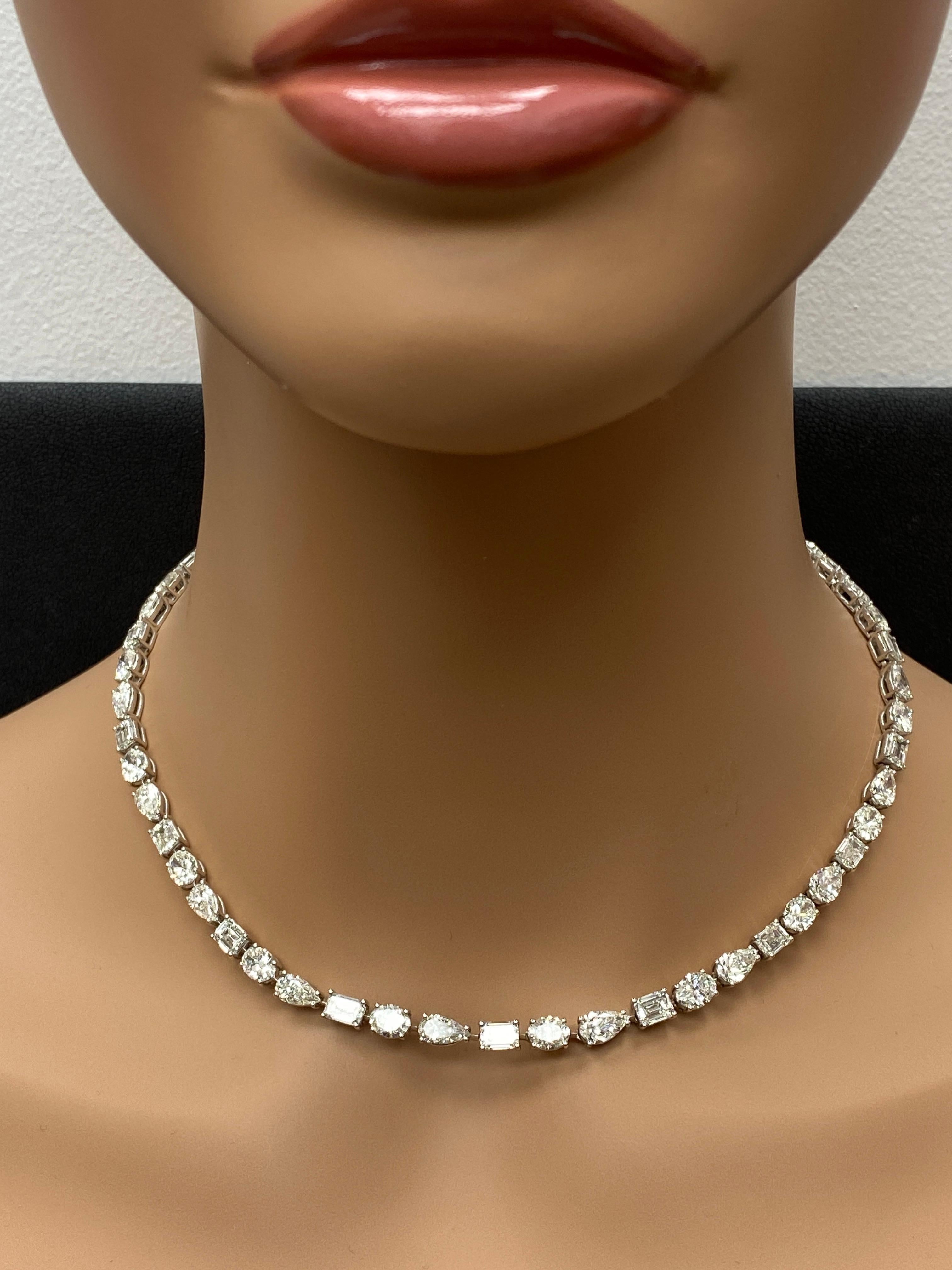 CERTIFICADO Collar de tenis de diamantes multiforma de 28,44 quilates en oro blanco de 18 quilates Corte mixto en venta