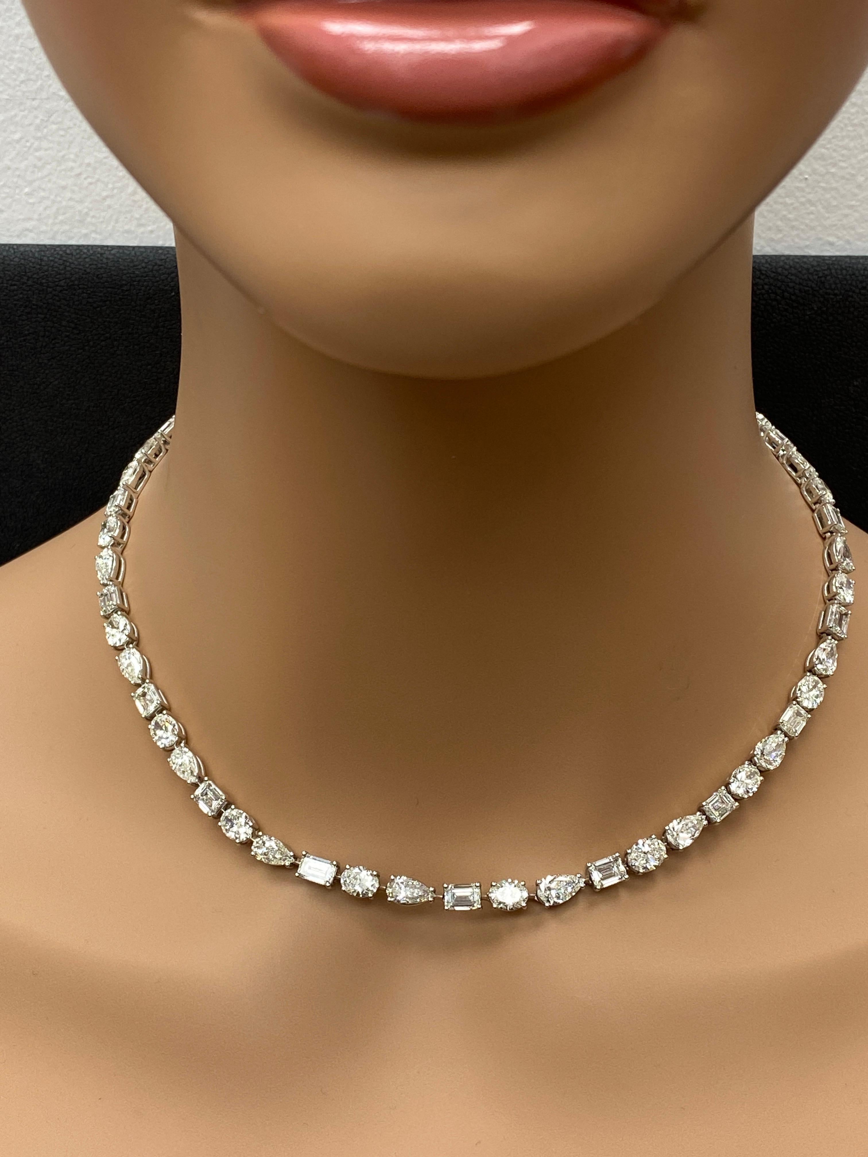 CERTIFICADO Collar de tenis de diamantes multiforma de 28,44 quilates en oro blanco de 18 quilates en Nuevo estado para la venta en NEW YORK, NY