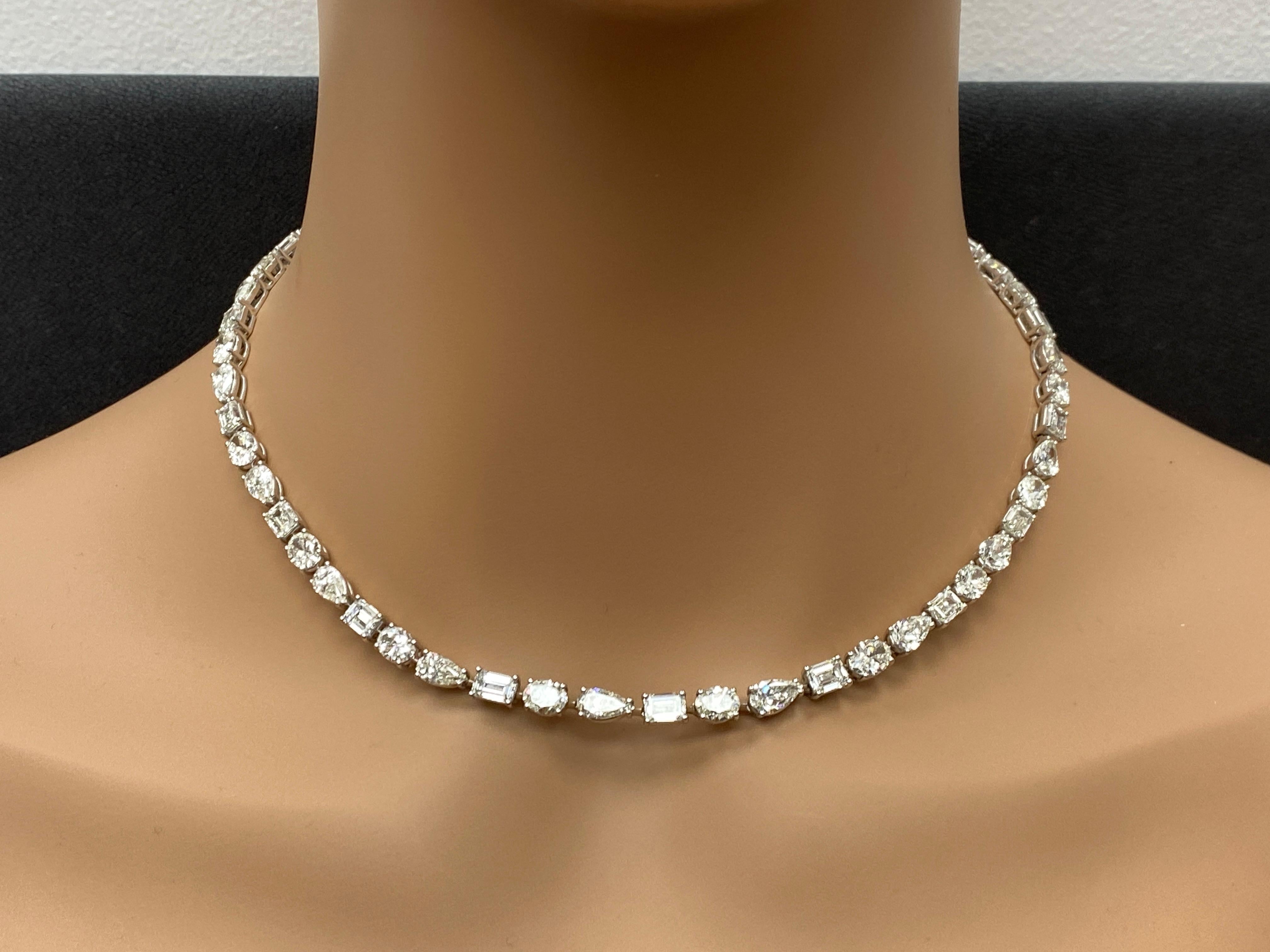 CERTIFICADO Collar de tenis de diamantes multiforma de 28,44 quilates en oro blanco de 18 quilates en venta 1