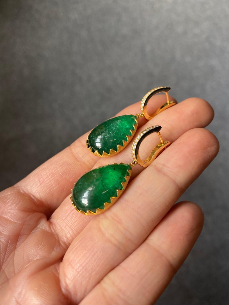 Art Deco Certified 28.61 Carat Emerald and Diamond 18K Yellow Gold Dangle Earrings For Sale