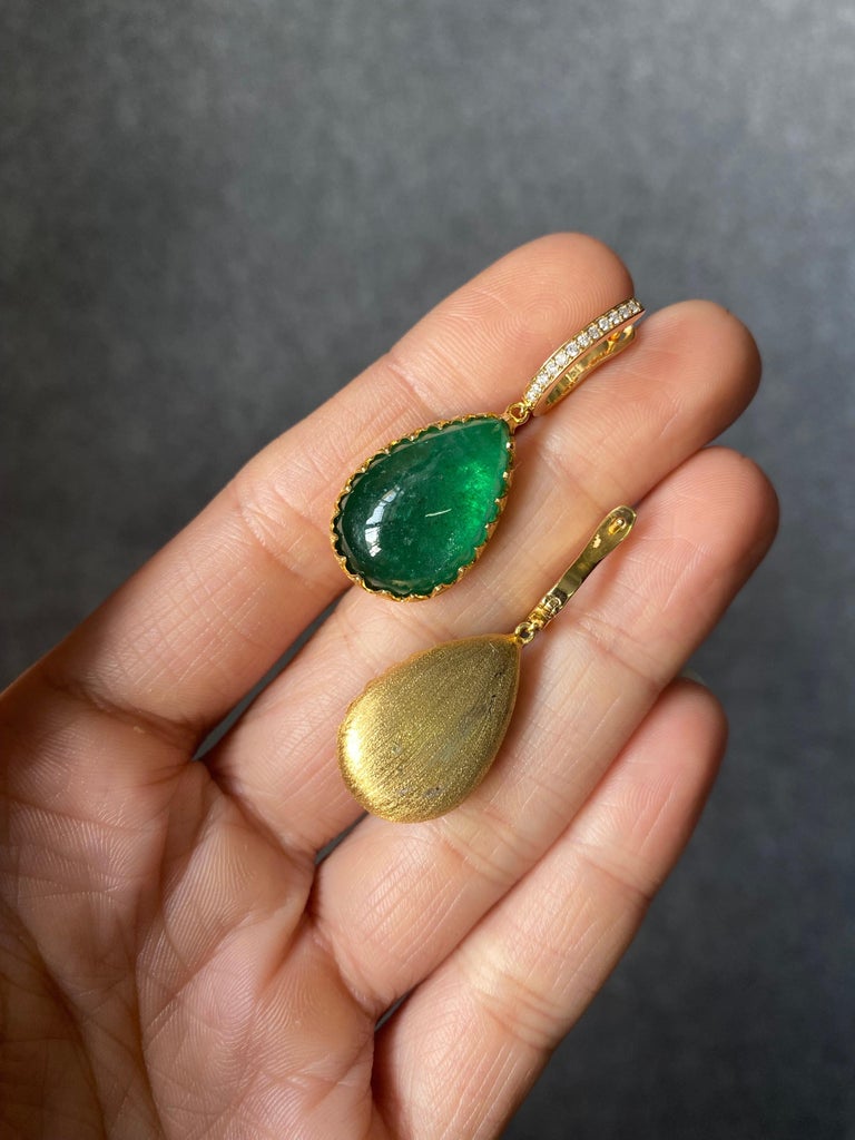 Women's Certified 28.61 Carat Emerald and Diamond 18K Yellow Gold Dangle Earrings For Sale