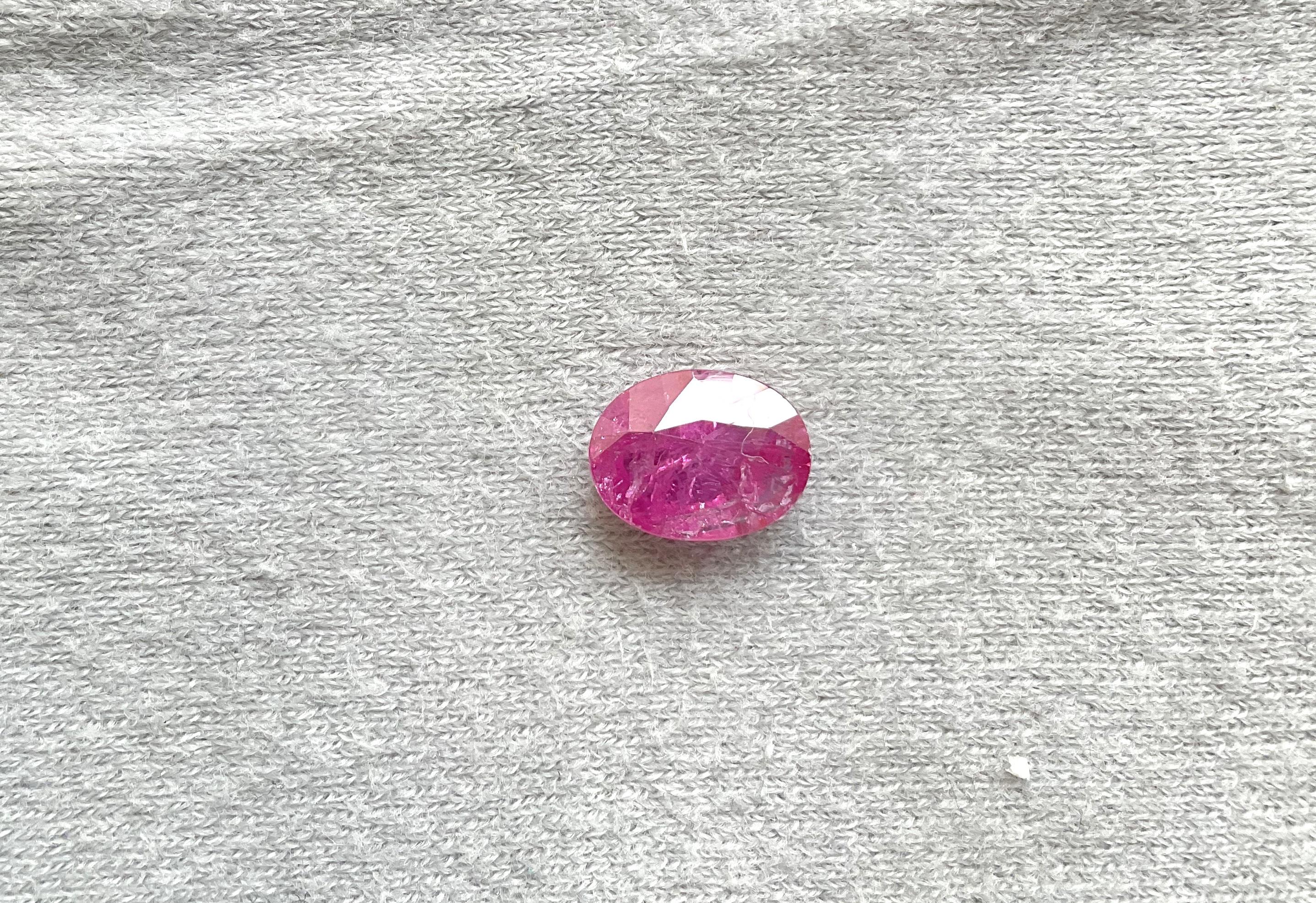 Rubí de Mozambique certificado de 2.87 quilates Piedra tallada facetada ovalada Sin calor Gema natural Art Decó en venta