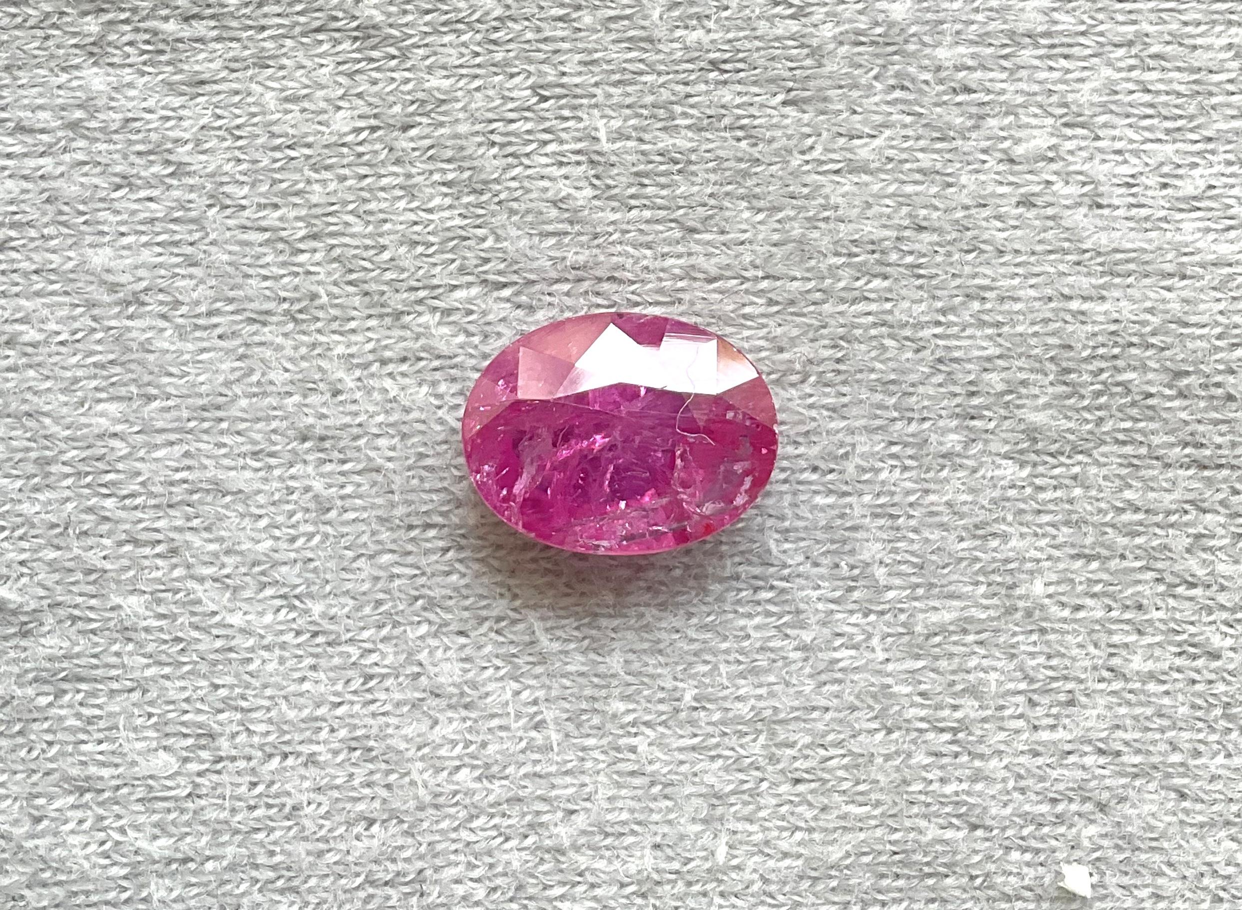 Rubí de Mozambique certificado de 2.87 quilates Piedra tallada facetada ovalada Sin calor Gema natural Corte oval en venta